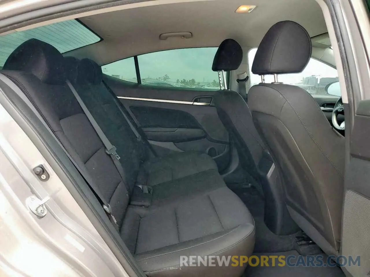 10 Photograph of a damaged car KMHD84LF2LU941556 HYUNDAI ELANTRA 2020