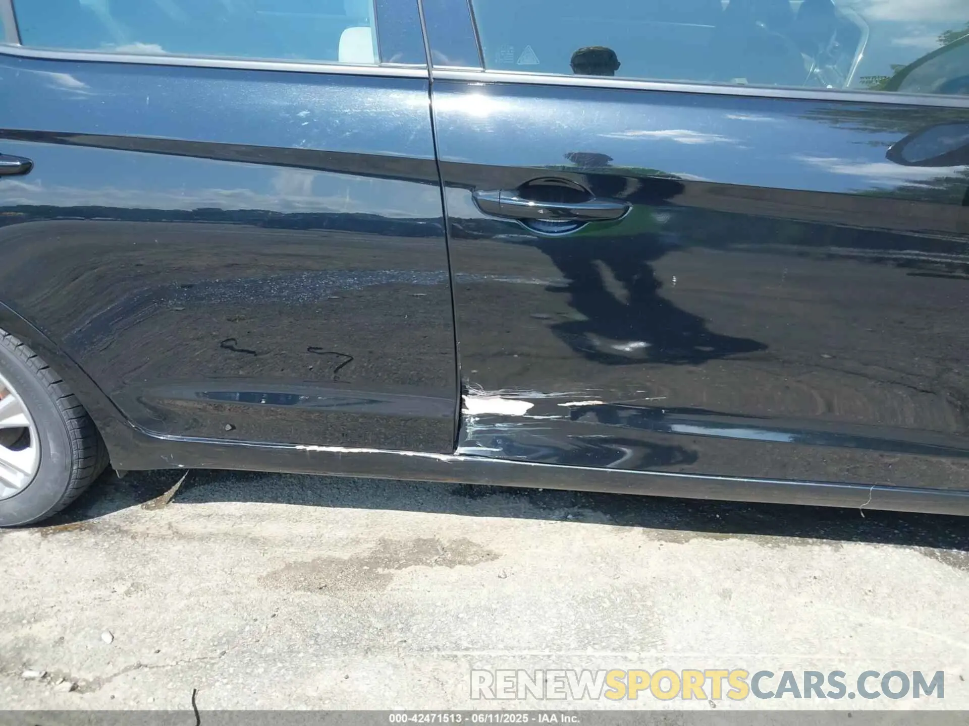 18 Photograph of a damaged car KMHD84LF3LU897177 HYUNDAI ELANTRA 2020