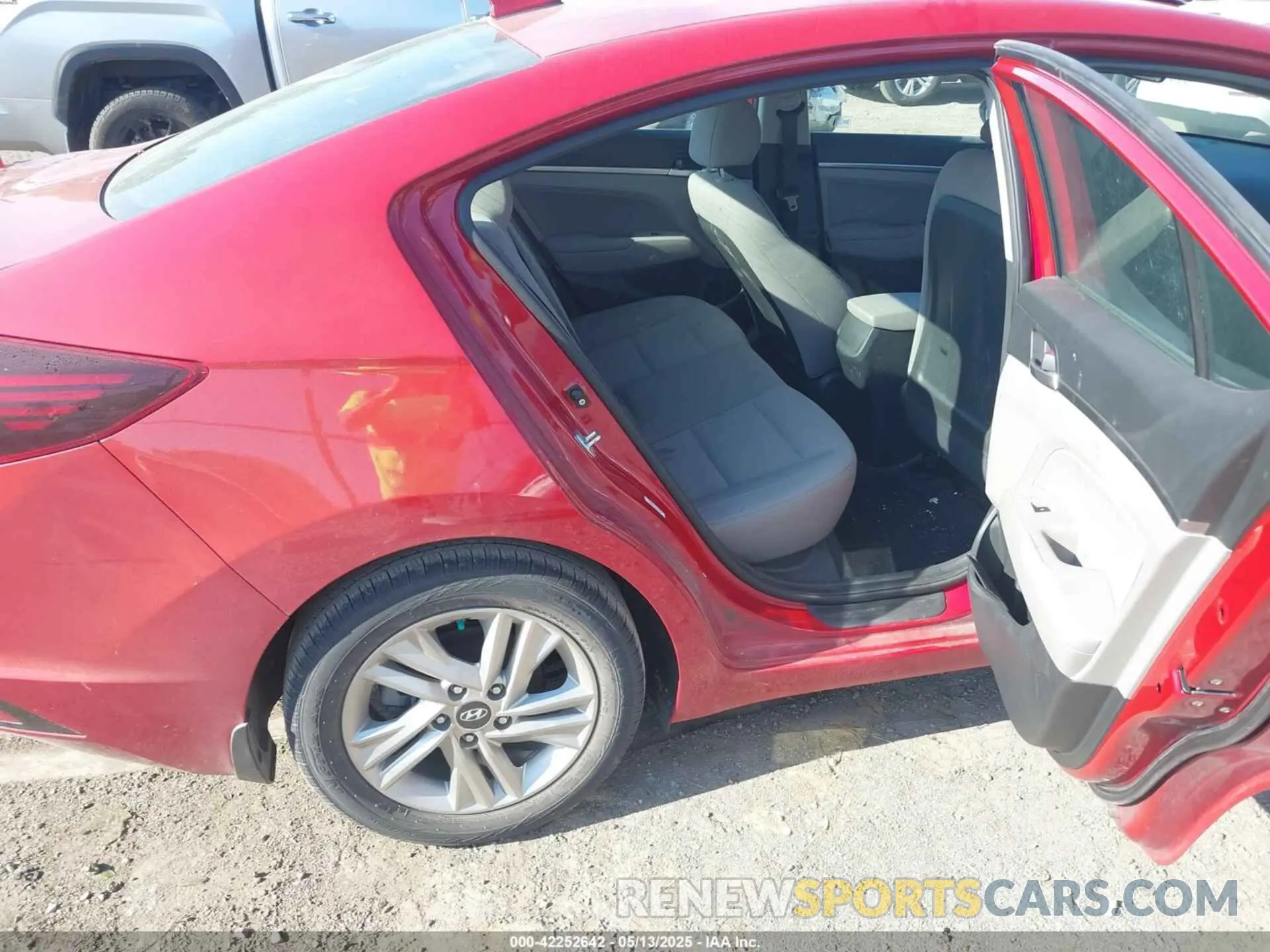 8 Photograph of a damaged car KMHD84LF4LU896801 HYUNDAI ELANTRA 2020