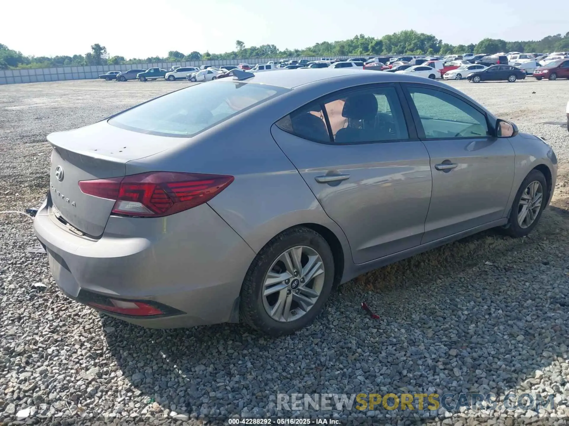4 Photograph of a damaged car KMHD84LF7LU105161 HYUNDAI ELANTRA 2020