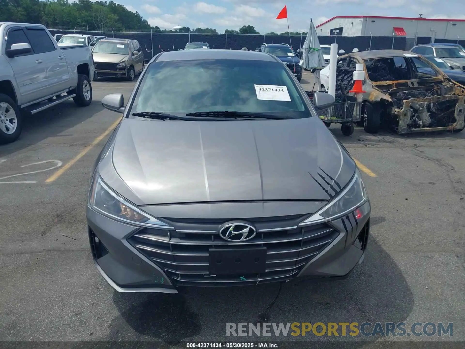 12 Photograph of a damaged car KMHD84LF7LU967585 HYUNDAI ELANTRA 2020