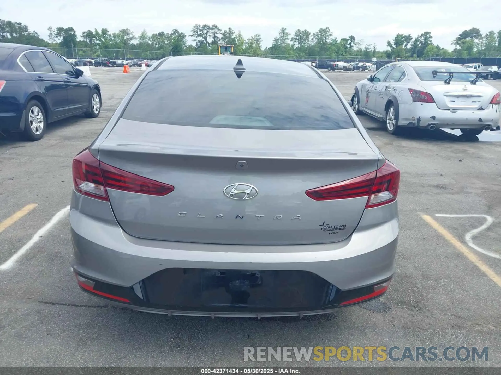 16 Photograph of a damaged car KMHD84LF7LU967585 HYUNDAI ELANTRA 2020