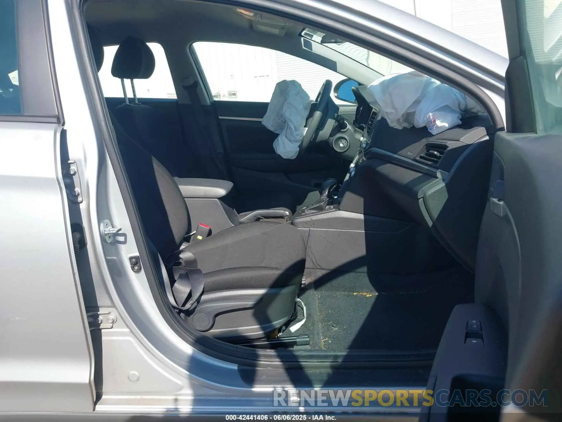 5 Photograph of a damaged car KMHD84LF8LU026310 HYUNDAI ELANTRA 2020