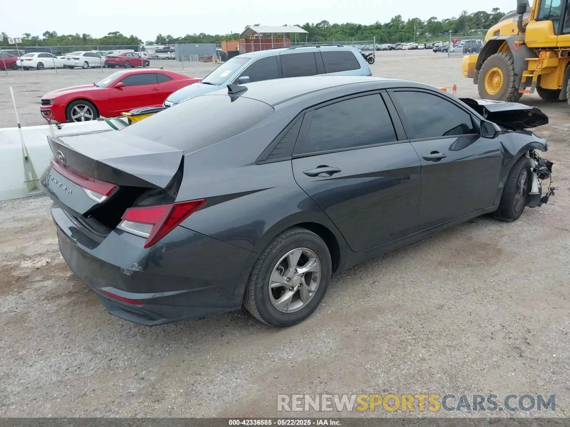 4 Photograph of a damaged car 5NPLL4AG1MH035291 HYUNDAI ELANTRA 2021