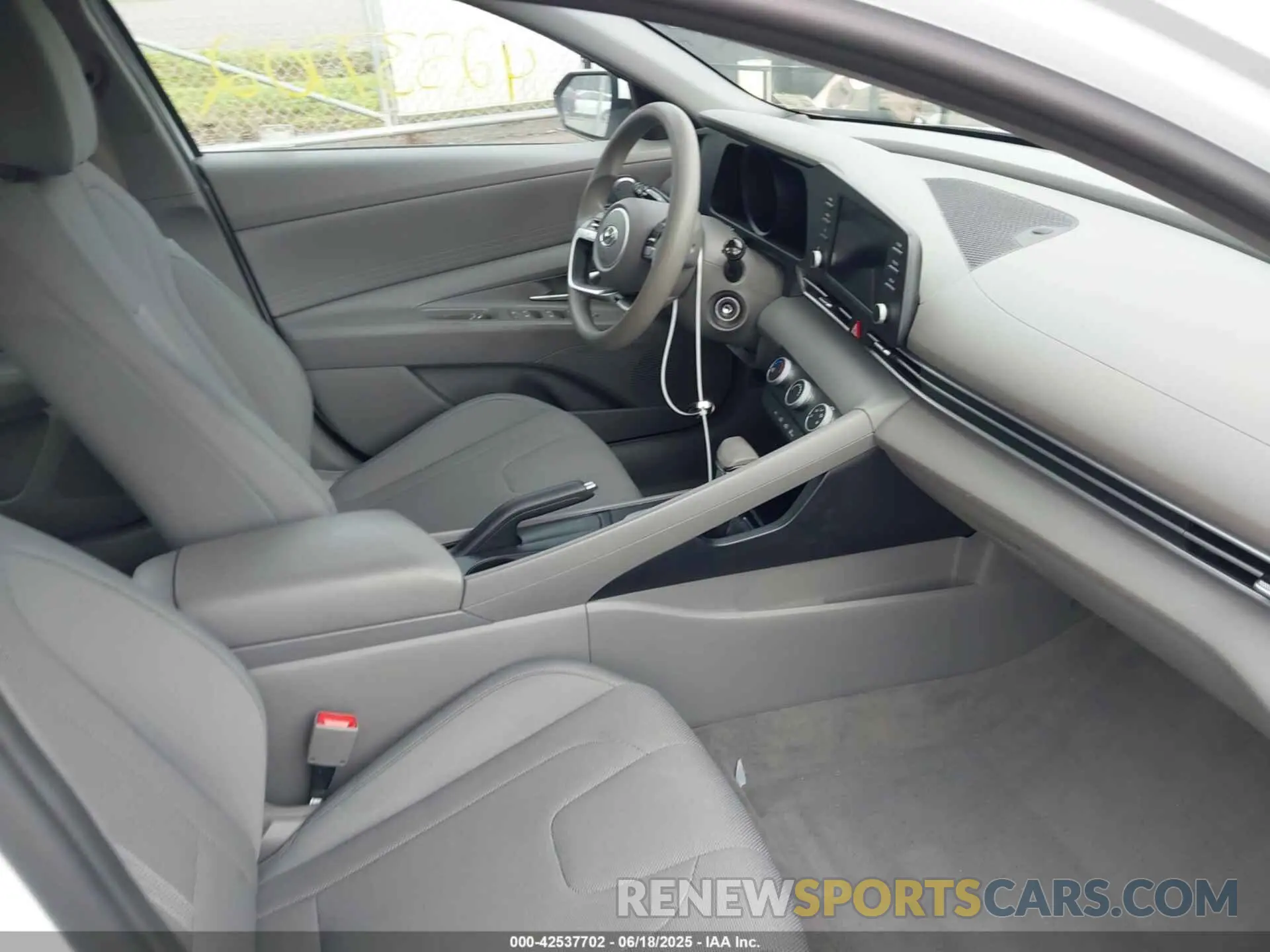 5 Photograph of a damaged car 5NPLL4AG2MH015857 HYUNDAI ELANTRA 2021
