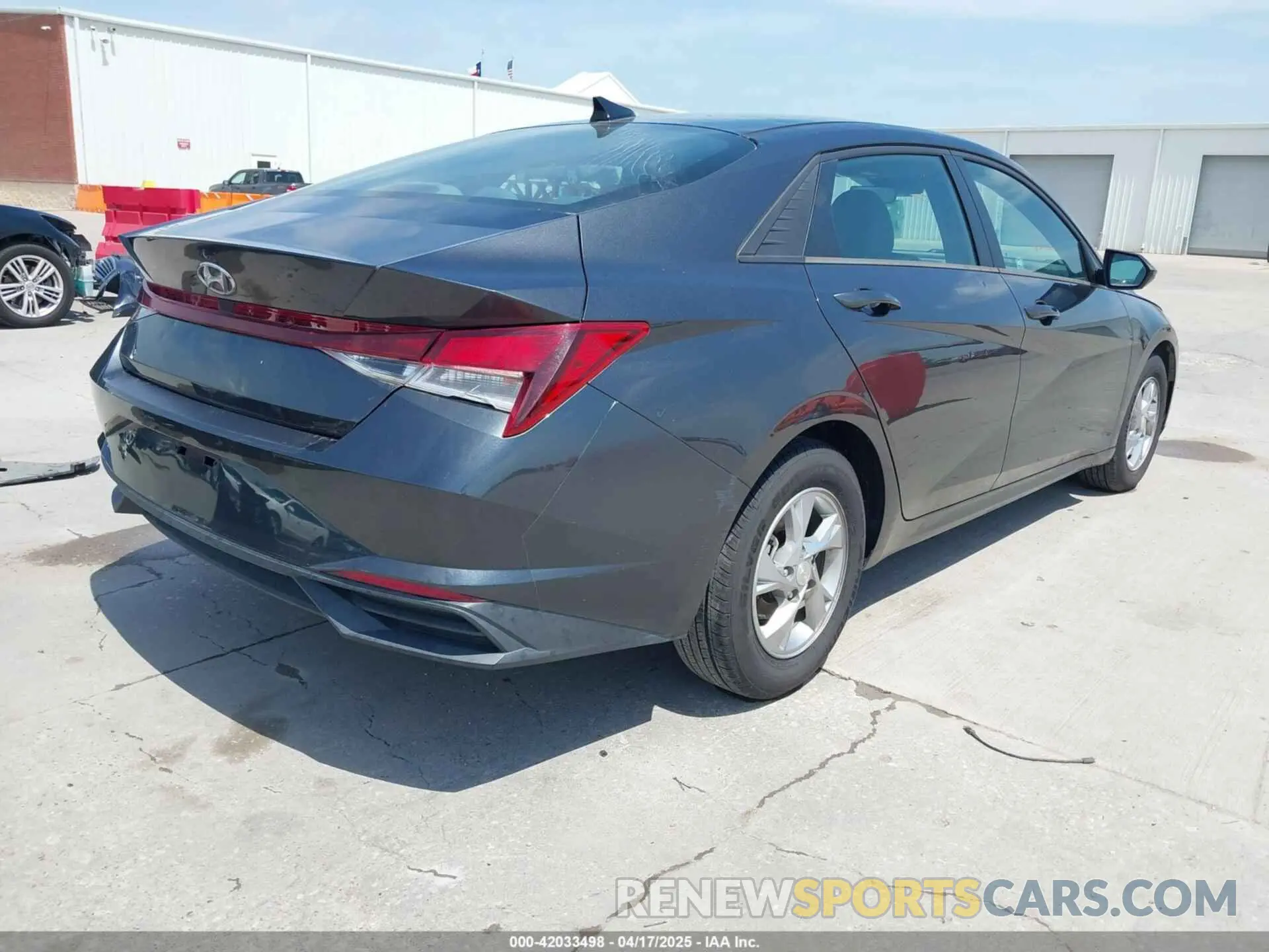 4 Photograph of a damaged car 5NPLL4AG2MH037406 HYUNDAI ELANTRA 2021