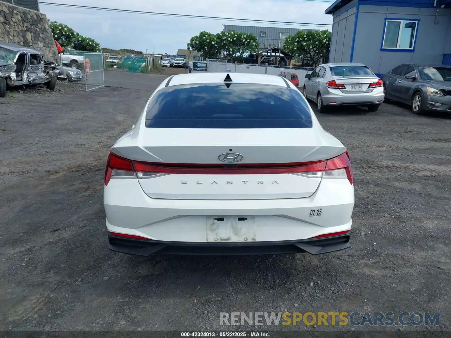 17 Photograph of a damaged car 5NPLL4AG3MH015723 HYUNDAI ELANTRA 2021