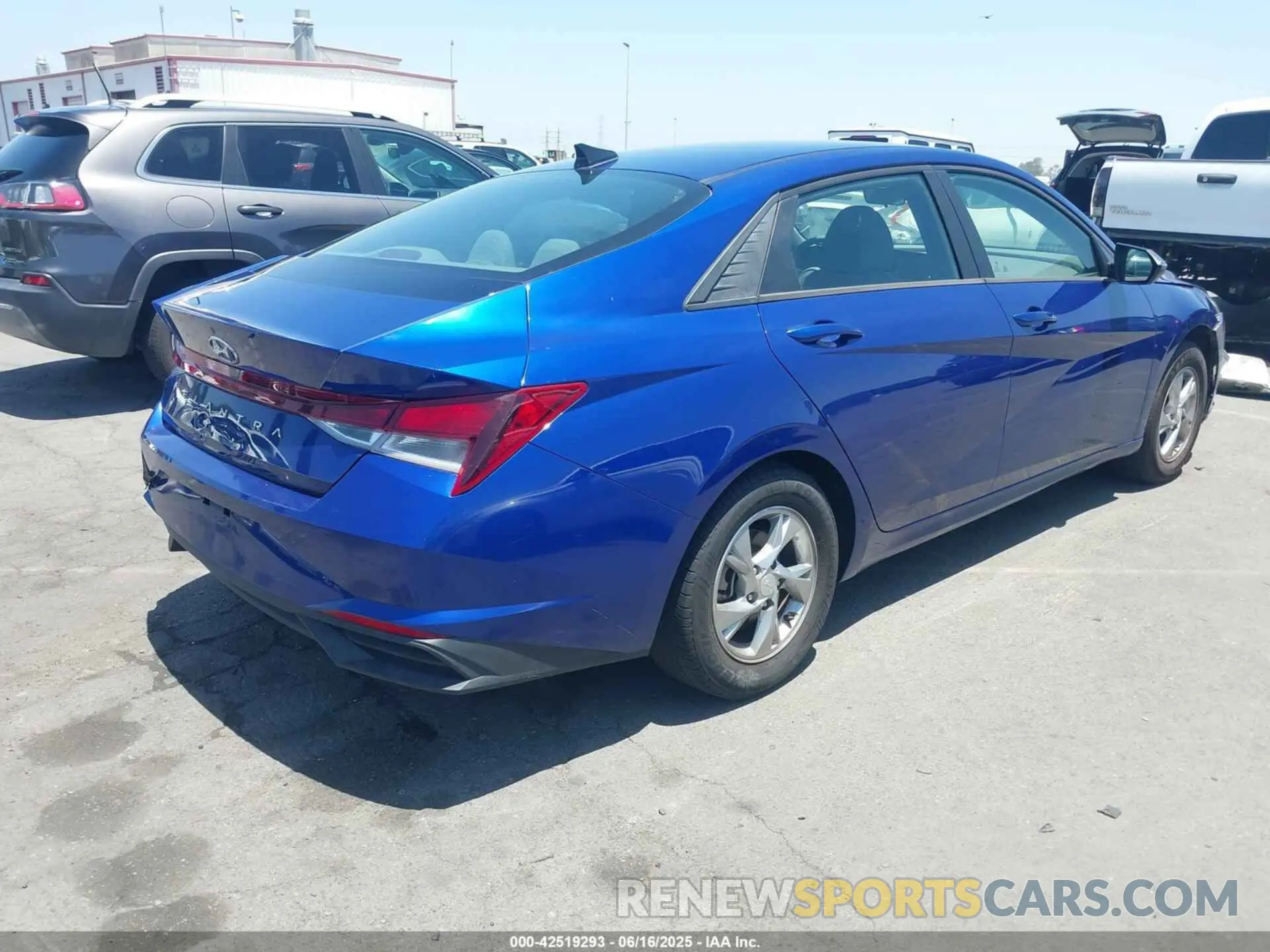 4 Photograph of a damaged car 5NPLL4AG4MH037374 HYUNDAI ELANTRA 2021