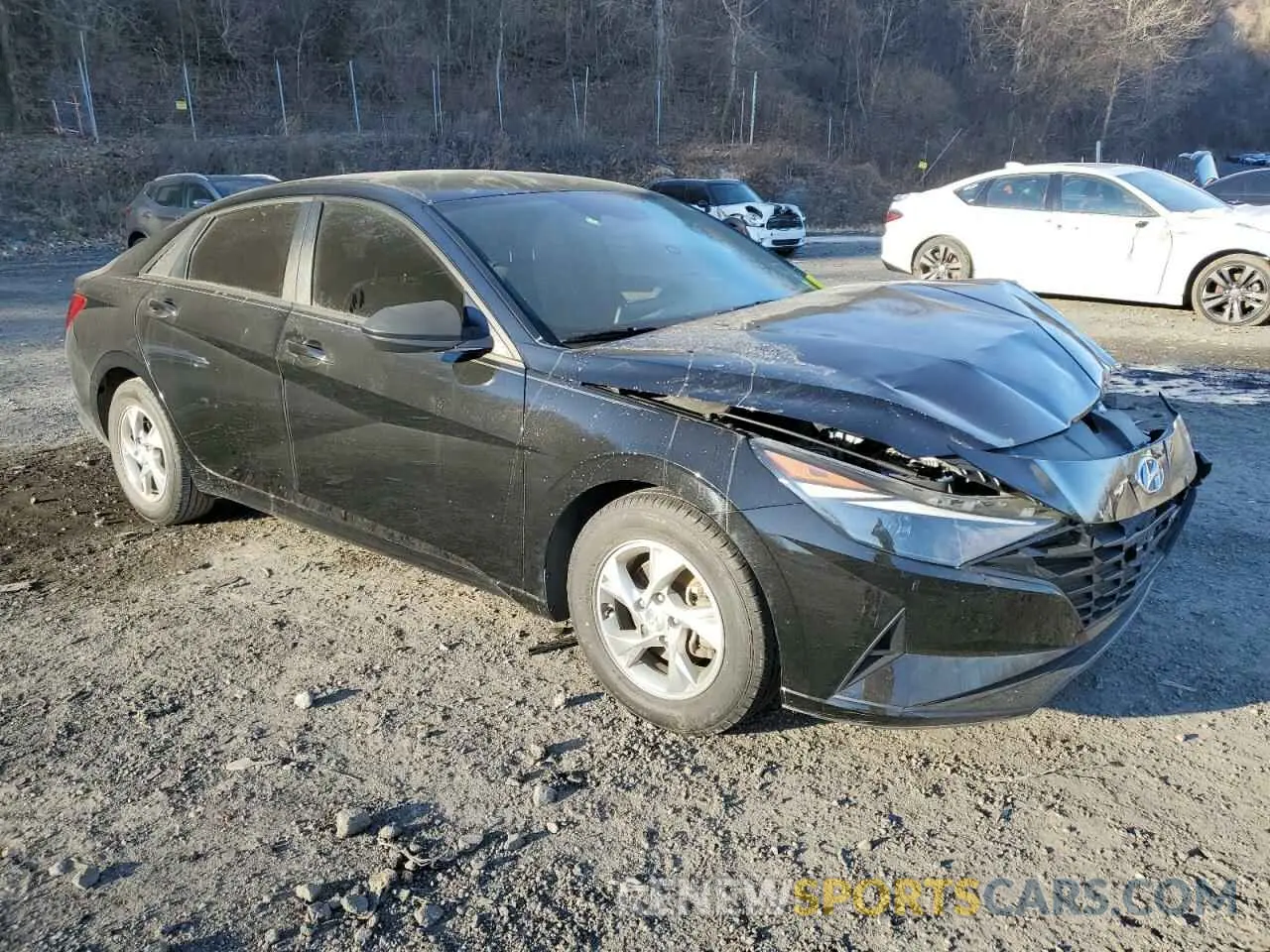 4 Photograph of a damaged car 5NPLL4AG5MH017635 HYUNDAI ELANTRA 2021