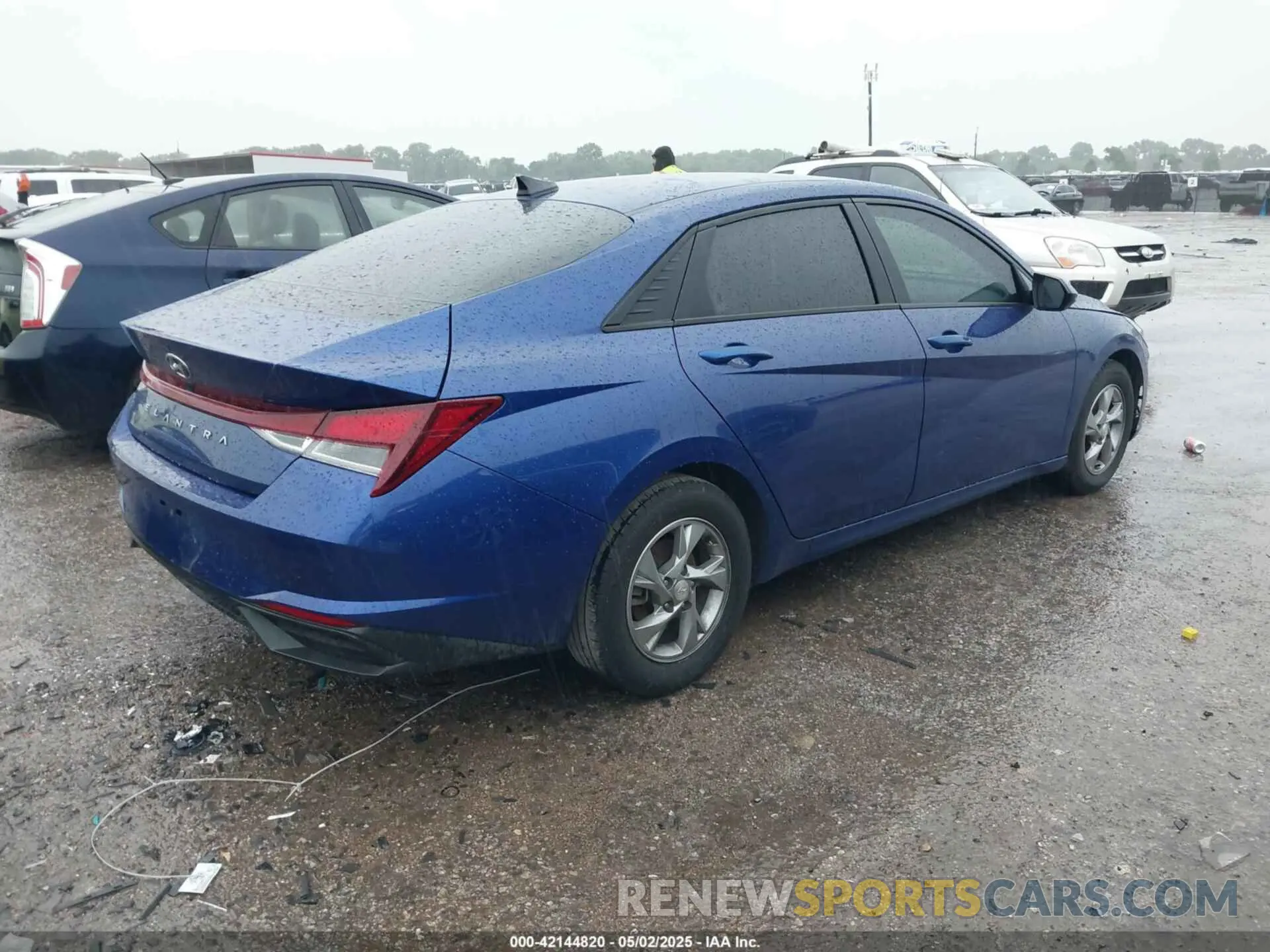 4 Photograph of a damaged car 5NPLL4AG7MH049194 HYUNDAI ELANTRA 2021