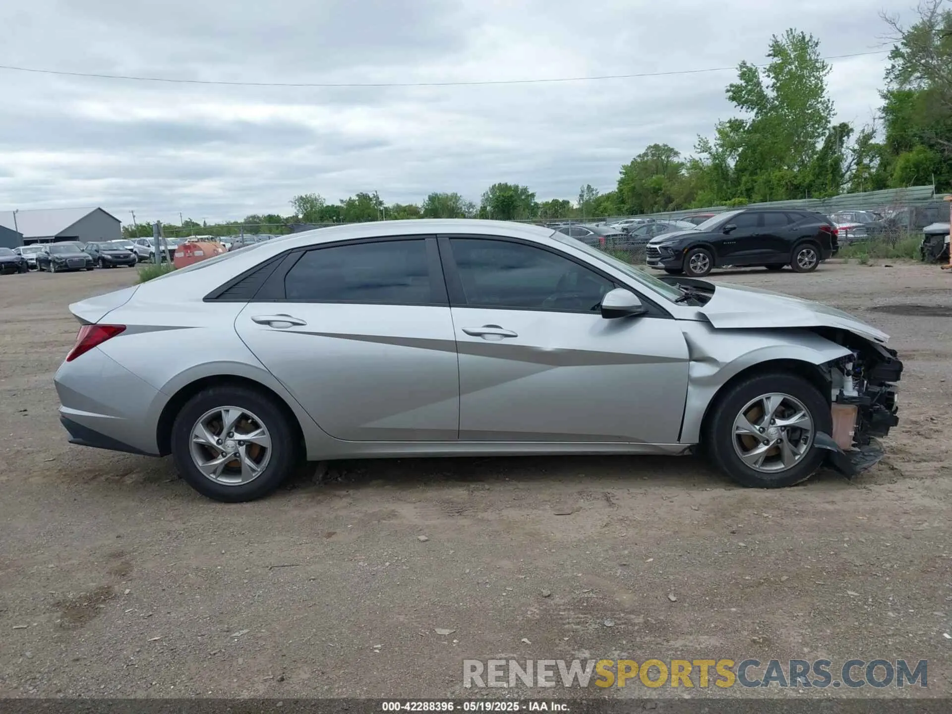 13 Photograph of a damaged car 5NPLL4AG8MH021582 HYUNDAI ELANTRA 2021