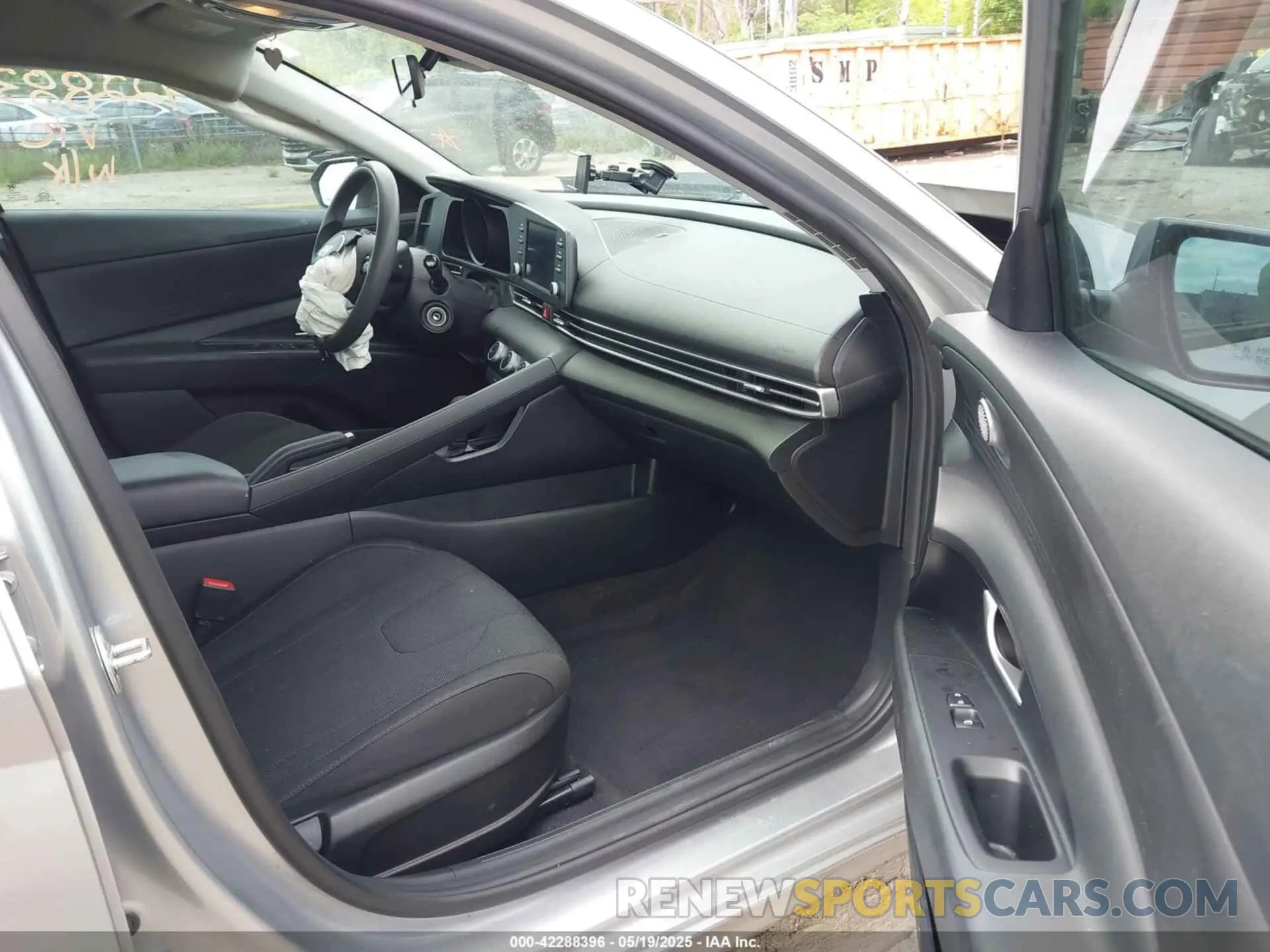 5 Photograph of a damaged car 5NPLL4AG8MH021582 HYUNDAI ELANTRA 2021