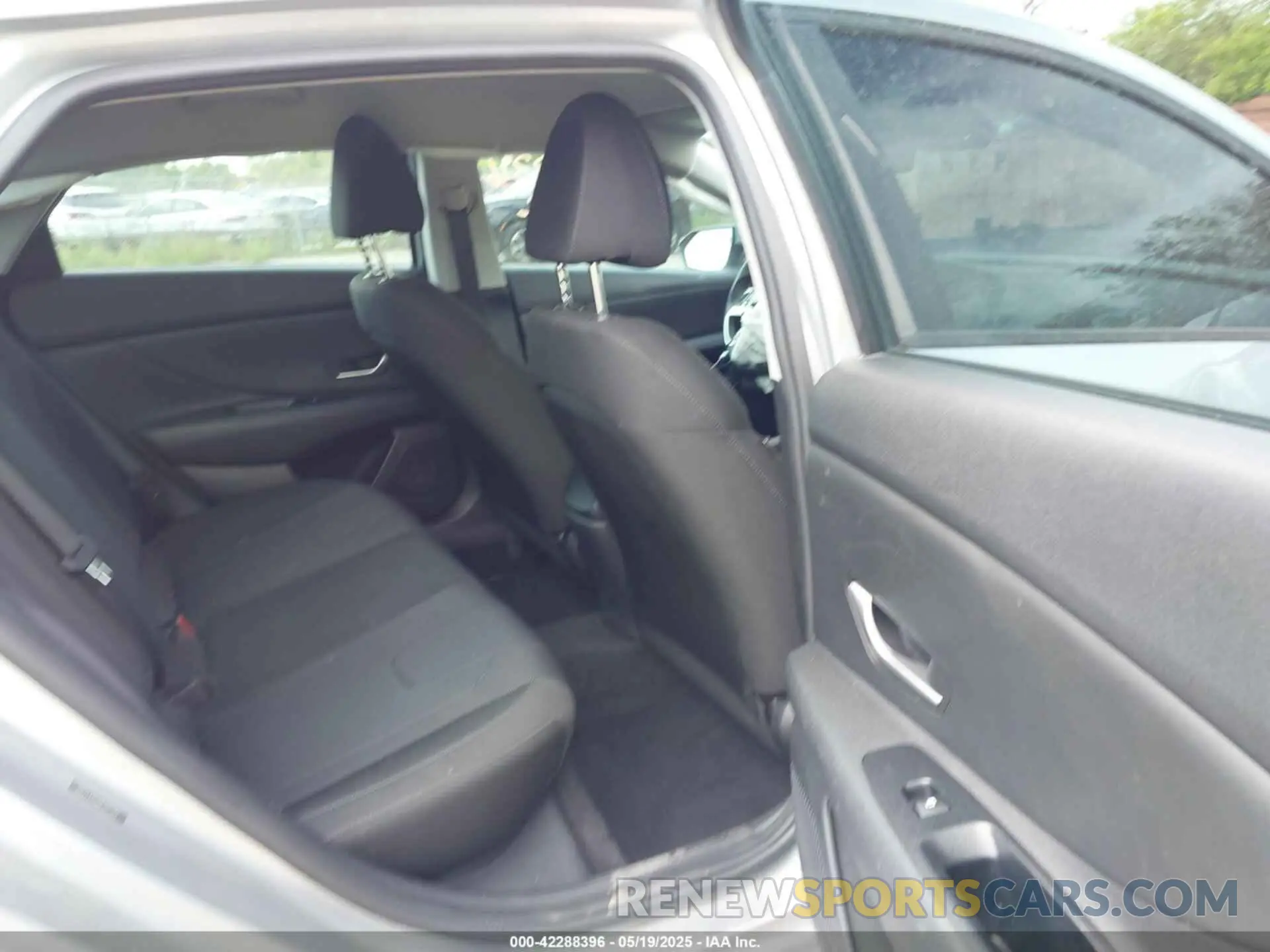 8 Photograph of a damaged car 5NPLL4AG8MH021582 HYUNDAI ELANTRA 2021