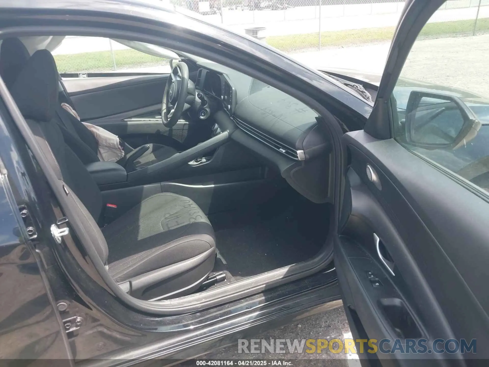 5 Photograph of a damaged car 5NPLL4AG8MH037152 HYUNDAI ELANTRA 2021