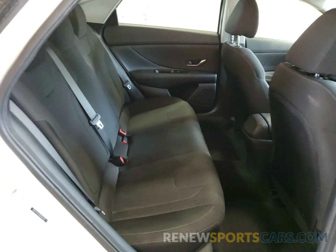 10 Photograph of a damaged car 5NPLL4AG8MH049222 HYUNDAI ELANTRA 2021