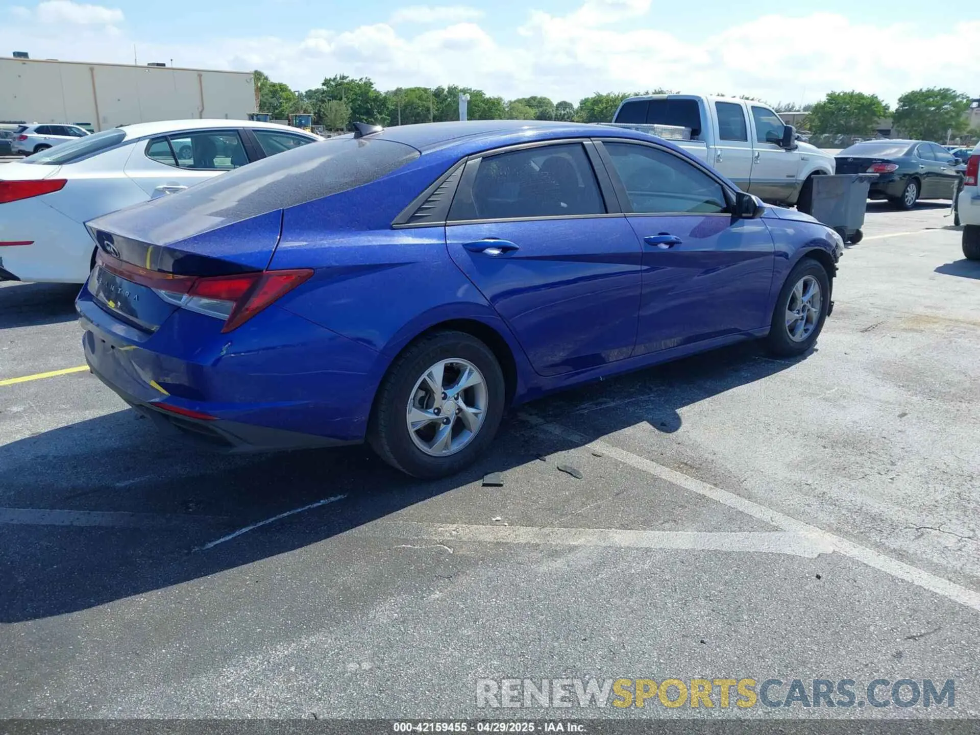 4 Photograph of a damaged car 5NPLL4AG9MH035488 HYUNDAI ELANTRA 2021
