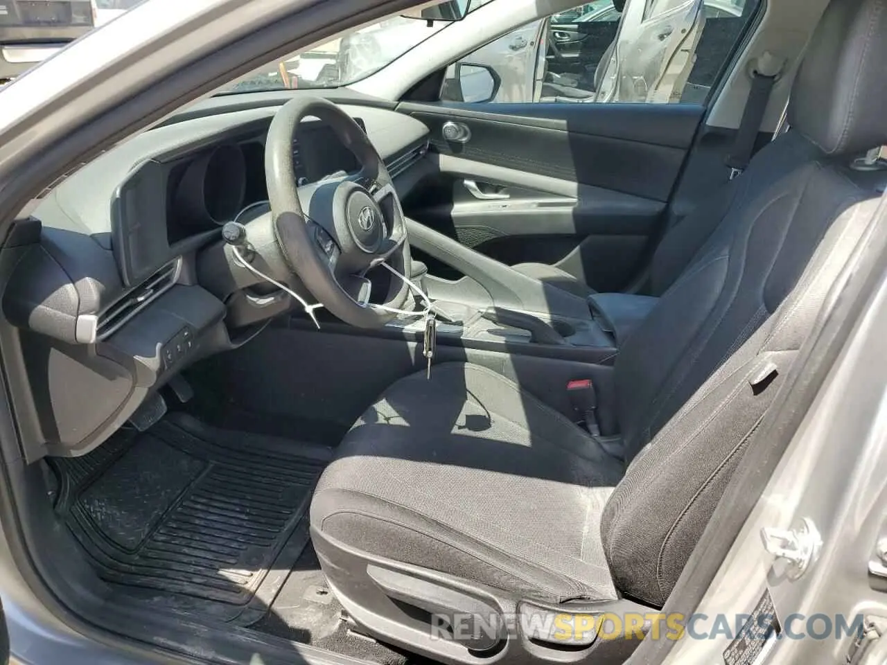 7 Photograph of a damaged car 5NPLL4AG9MH036138 HYUNDAI ELANTRA 2021