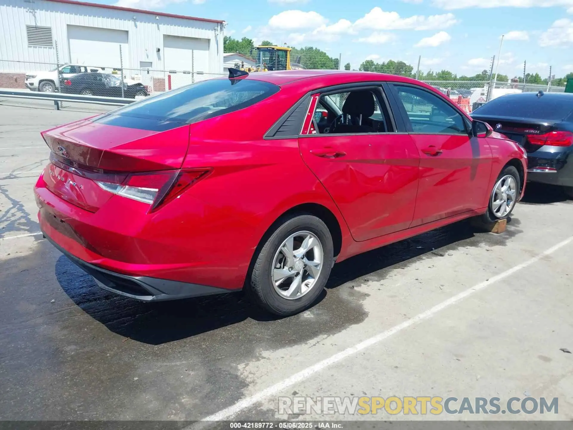 4 Photograph of a damaged car 5NPLL4AGXMH041834 HYUNDAI ELANTRA 2021