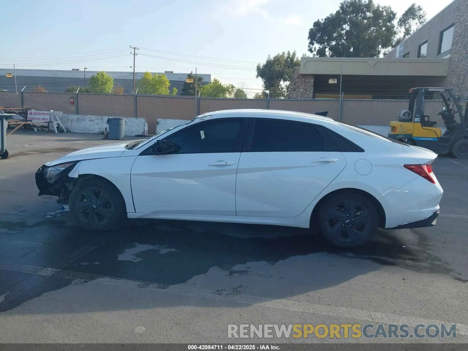 14 Photograph of a damaged car 5NPLM4AG0MH004420 HYUNDAI ELANTRA 2021