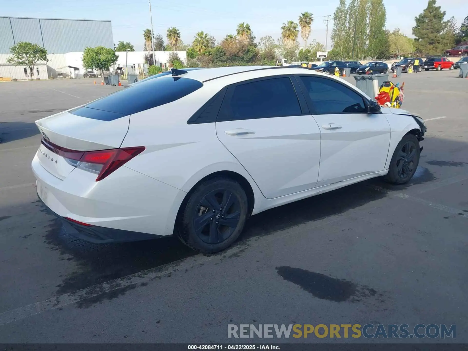4 Photograph of a damaged car 5NPLM4AG0MH004420 HYUNDAI ELANTRA 2021