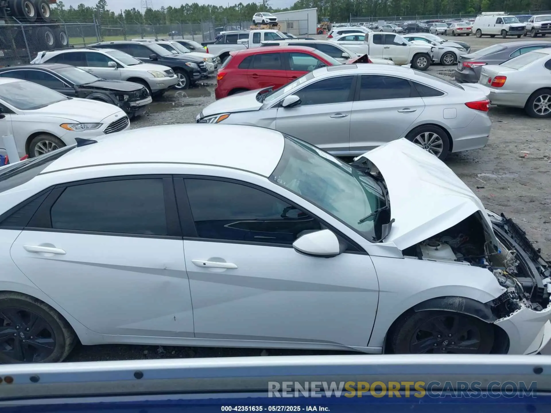 13 Photograph of a damaged car 5NPLM4AG0MH030841 HYUNDAI ELANTRA 2021