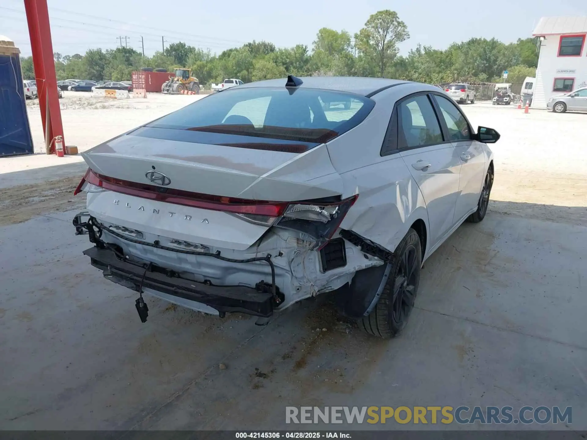 4 Photograph of a damaged car 5NPLM4AG1MH004328 HYUNDAI ELANTRA 2021