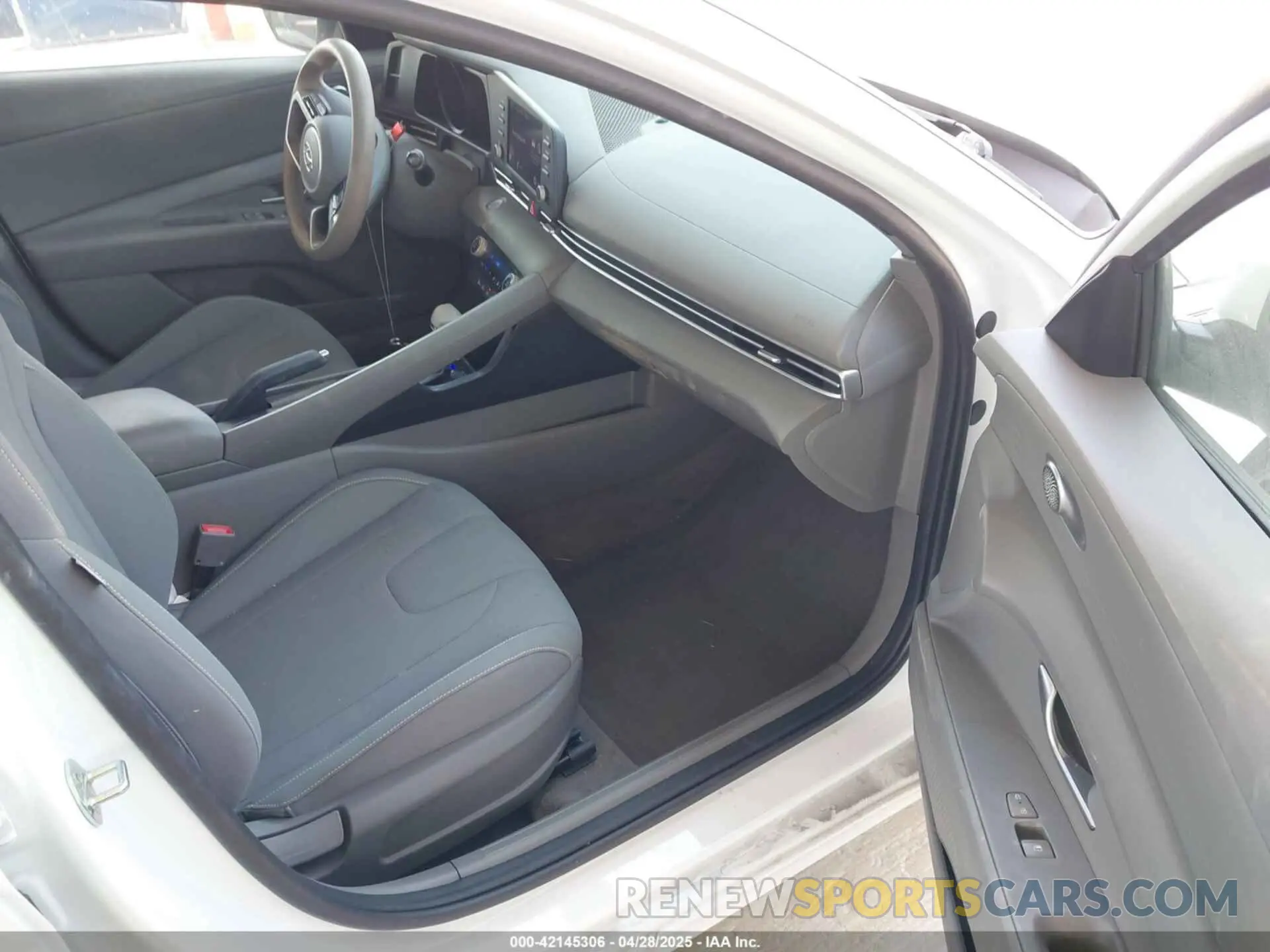 5 Photograph of a damaged car 5NPLM4AG1MH004328 HYUNDAI ELANTRA 2021