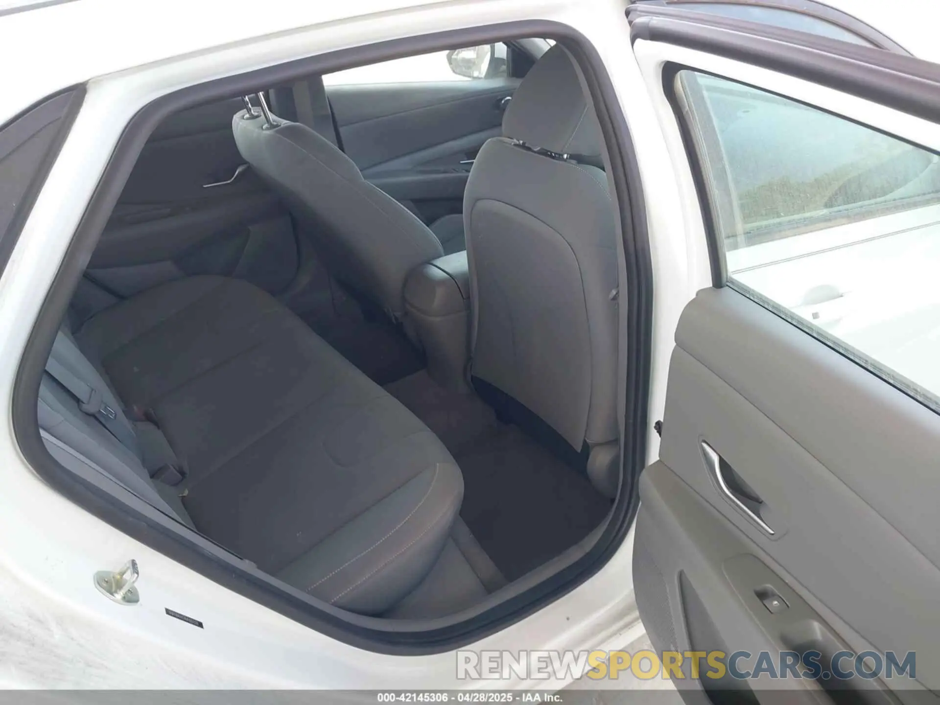 8 Photograph of a damaged car 5NPLM4AG1MH004328 HYUNDAI ELANTRA 2021