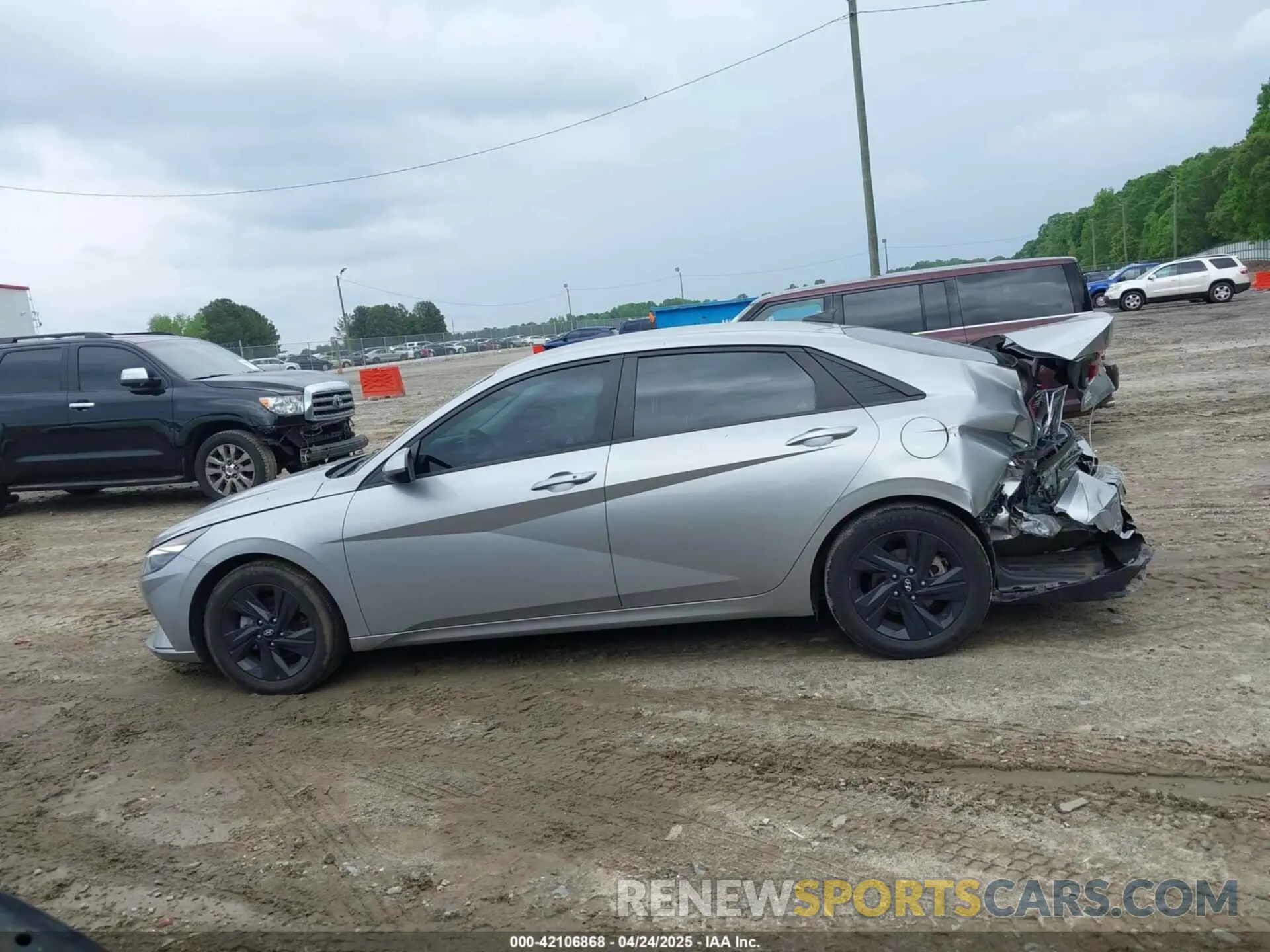 14 Photograph of a damaged car 5NPLM4AG1MH008475 HYUNDAI ELANTRA 2021