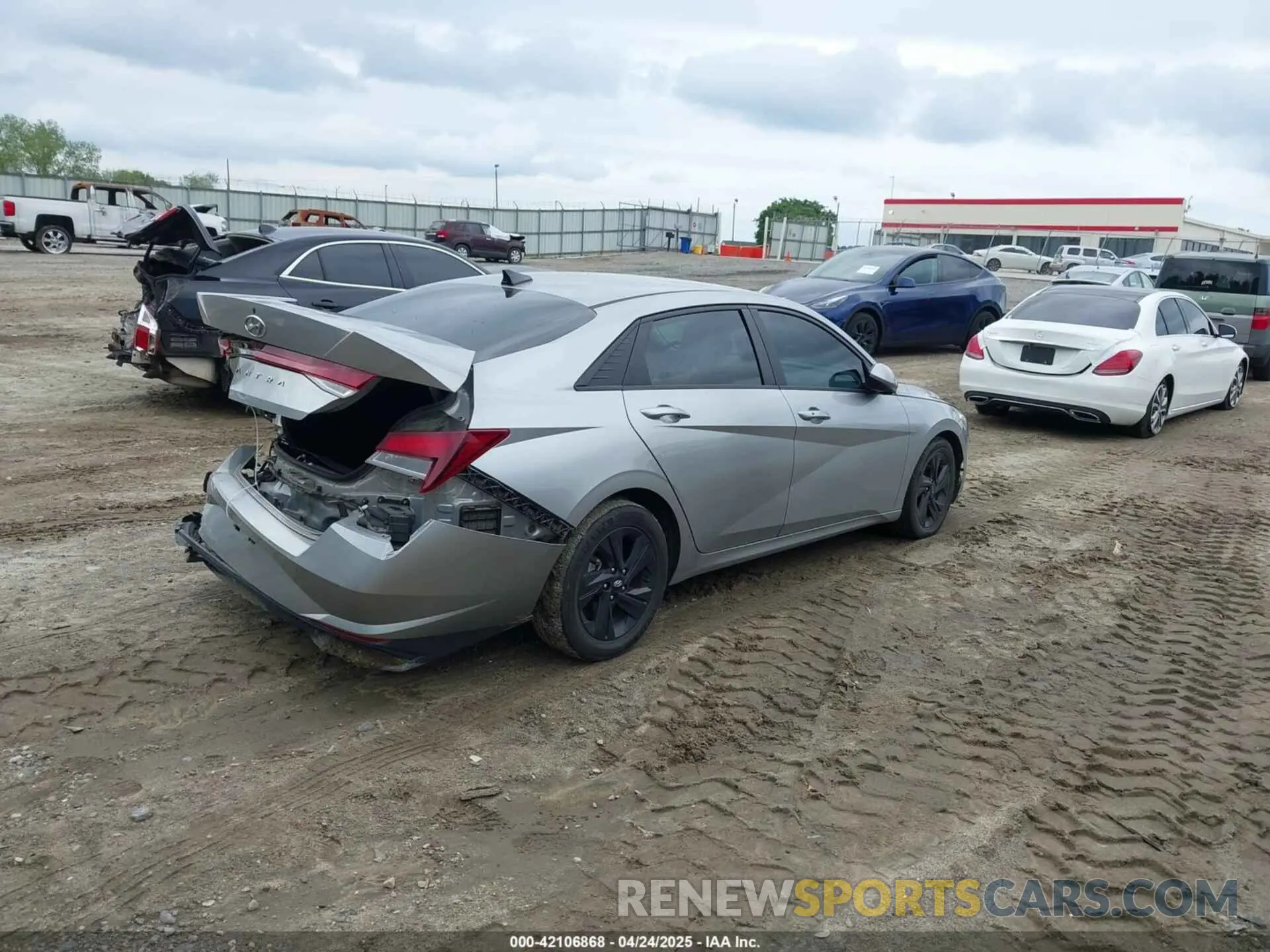 4 Photograph of a damaged car 5NPLM4AG1MH008475 HYUNDAI ELANTRA 2021