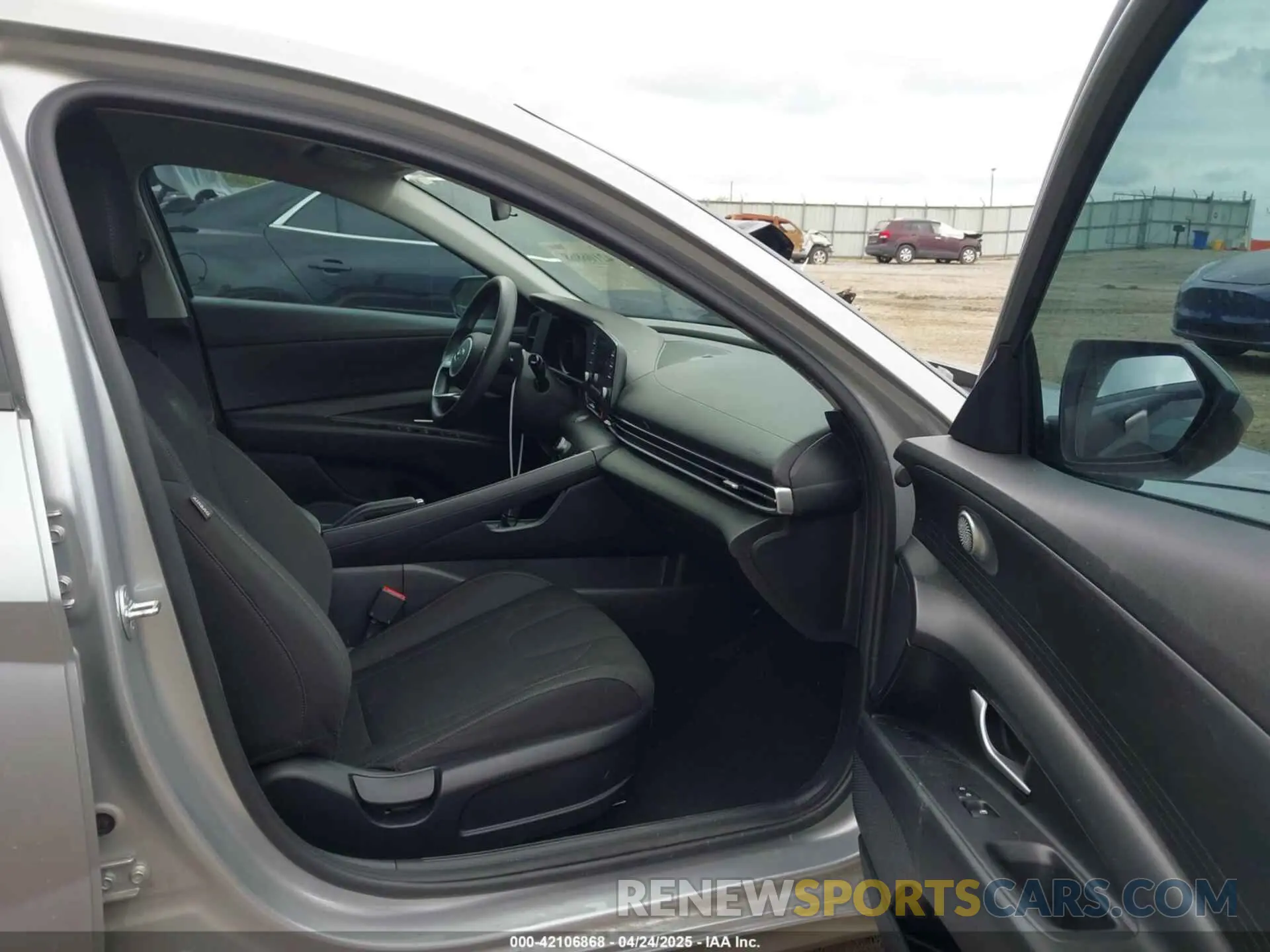 5 Photograph of a damaged car 5NPLM4AG1MH008475 HYUNDAI ELANTRA 2021