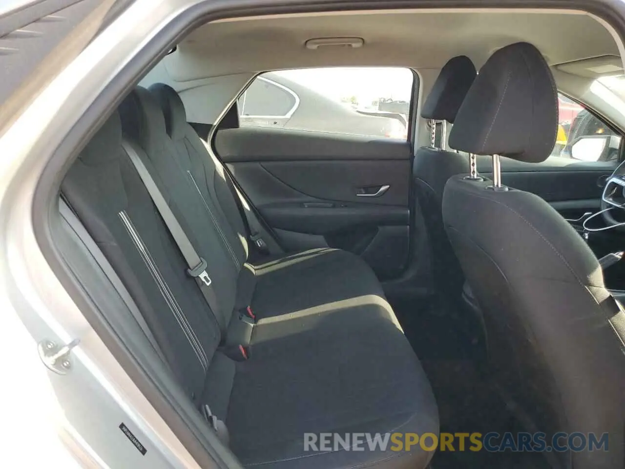 10 Photograph of a damaged car 5NPLM4AG1MH018536 HYUNDAI ELANTRA 2021