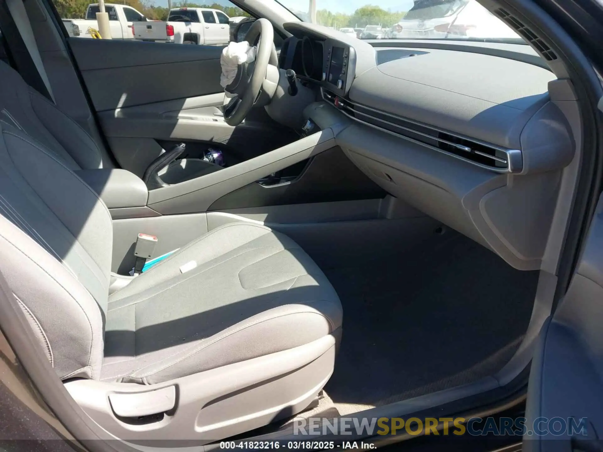 5 Photograph of a damaged car 5NPLM4AG1MH022084 HYUNDAI ELANTRA 2021