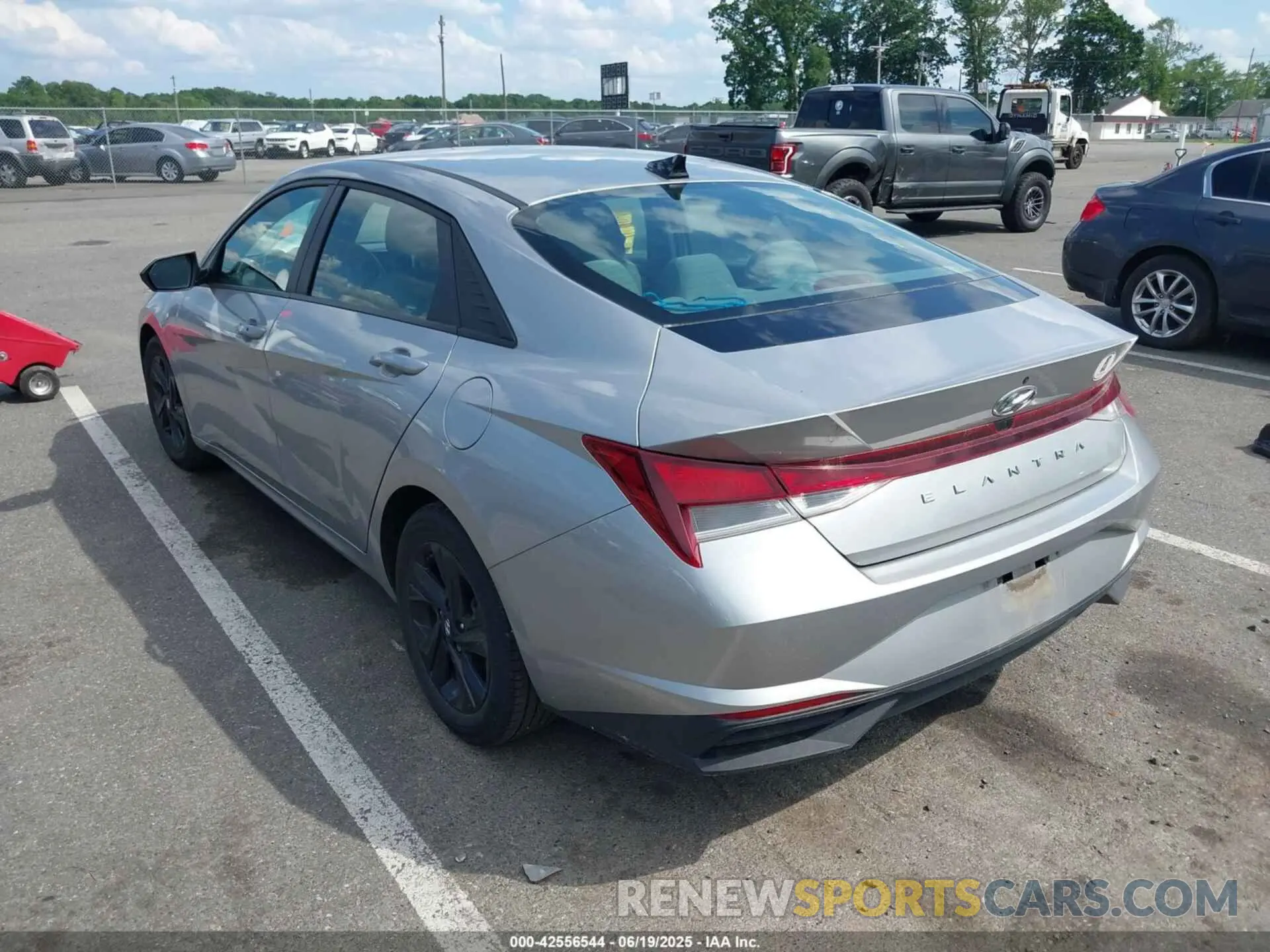 3 Photograph of a damaged car 5NPLM4AG1MH033652 HYUNDAI ELANTRA 2021
