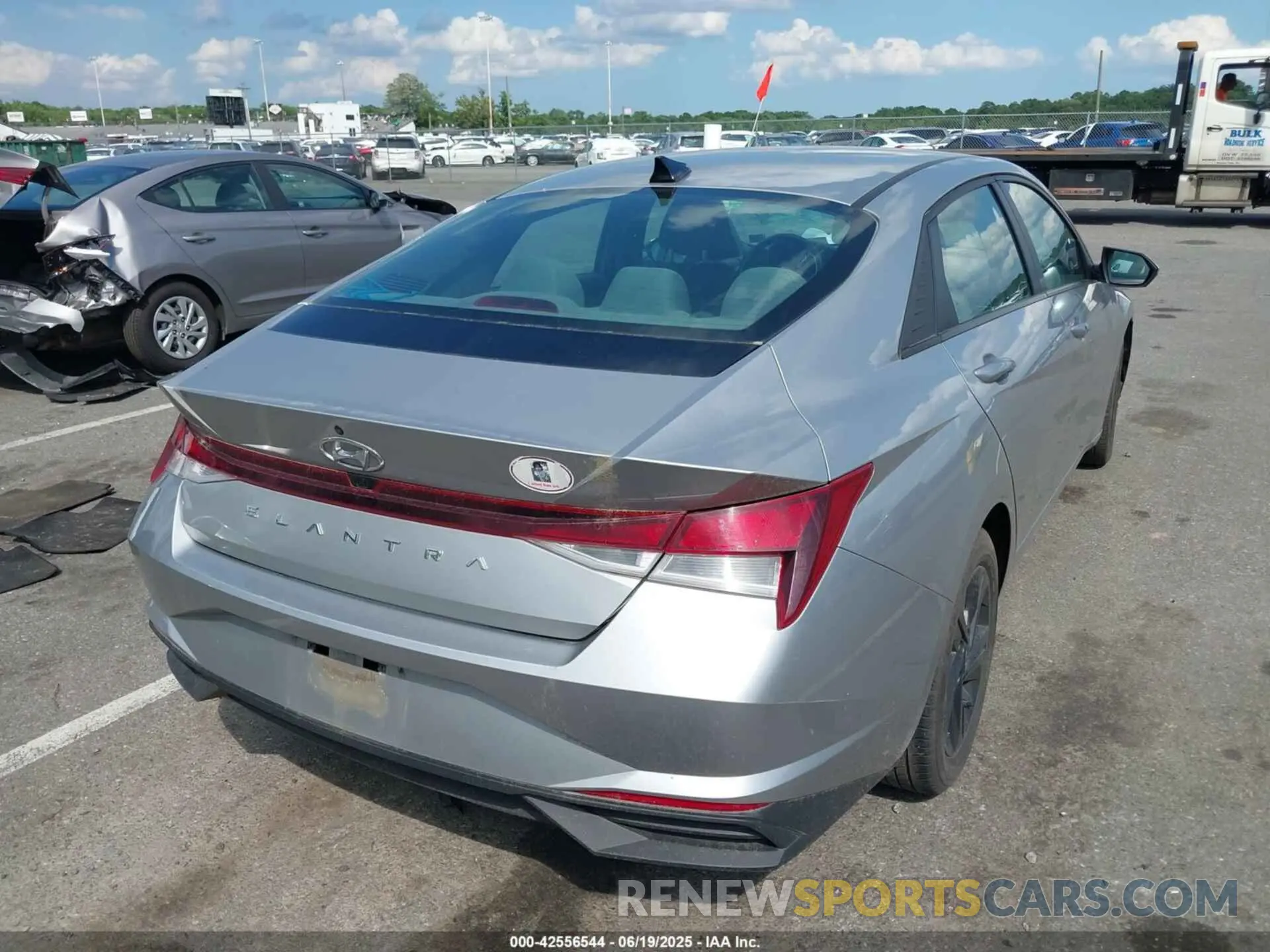 4 Photograph of a damaged car 5NPLM4AG1MH033652 HYUNDAI ELANTRA 2021