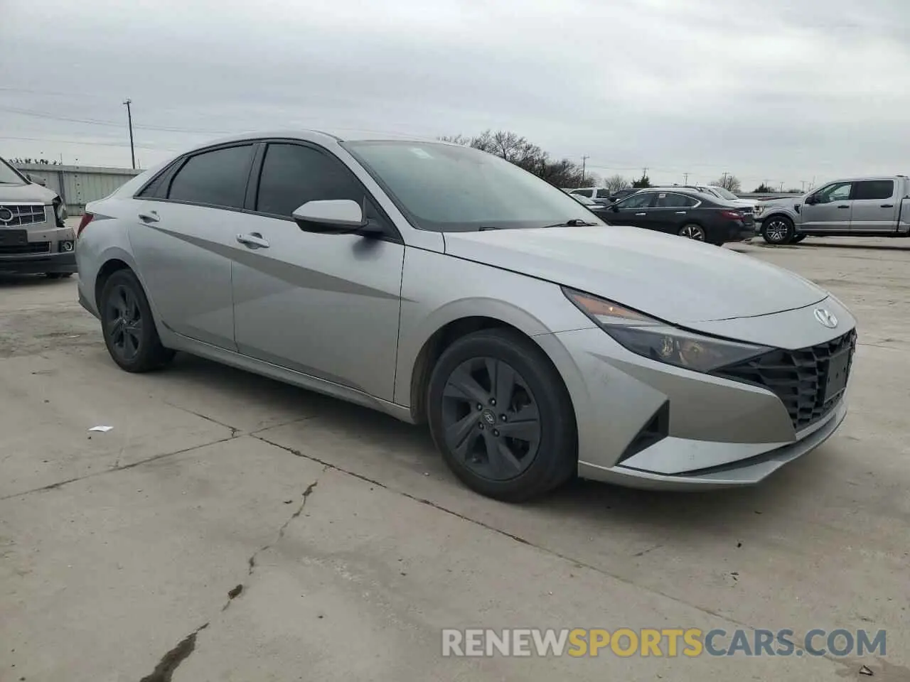 4 Photograph of a damaged car 5NPLM4AG2MH023034 HYUNDAI ELANTRA 2021
