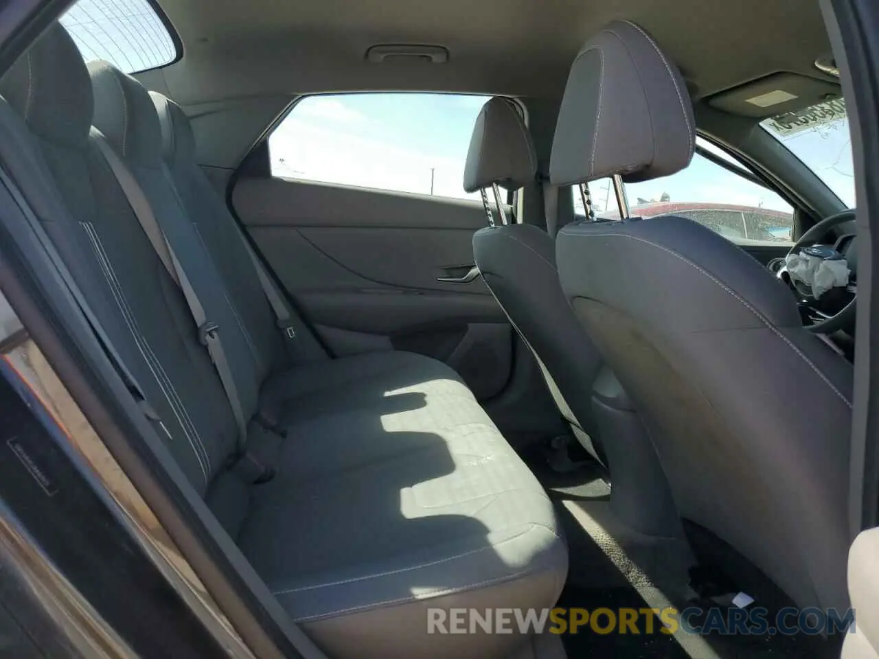 10 Photograph of a damaged car 5NPLM4AG2MH039721 HYUNDAI ELANTRA 2021