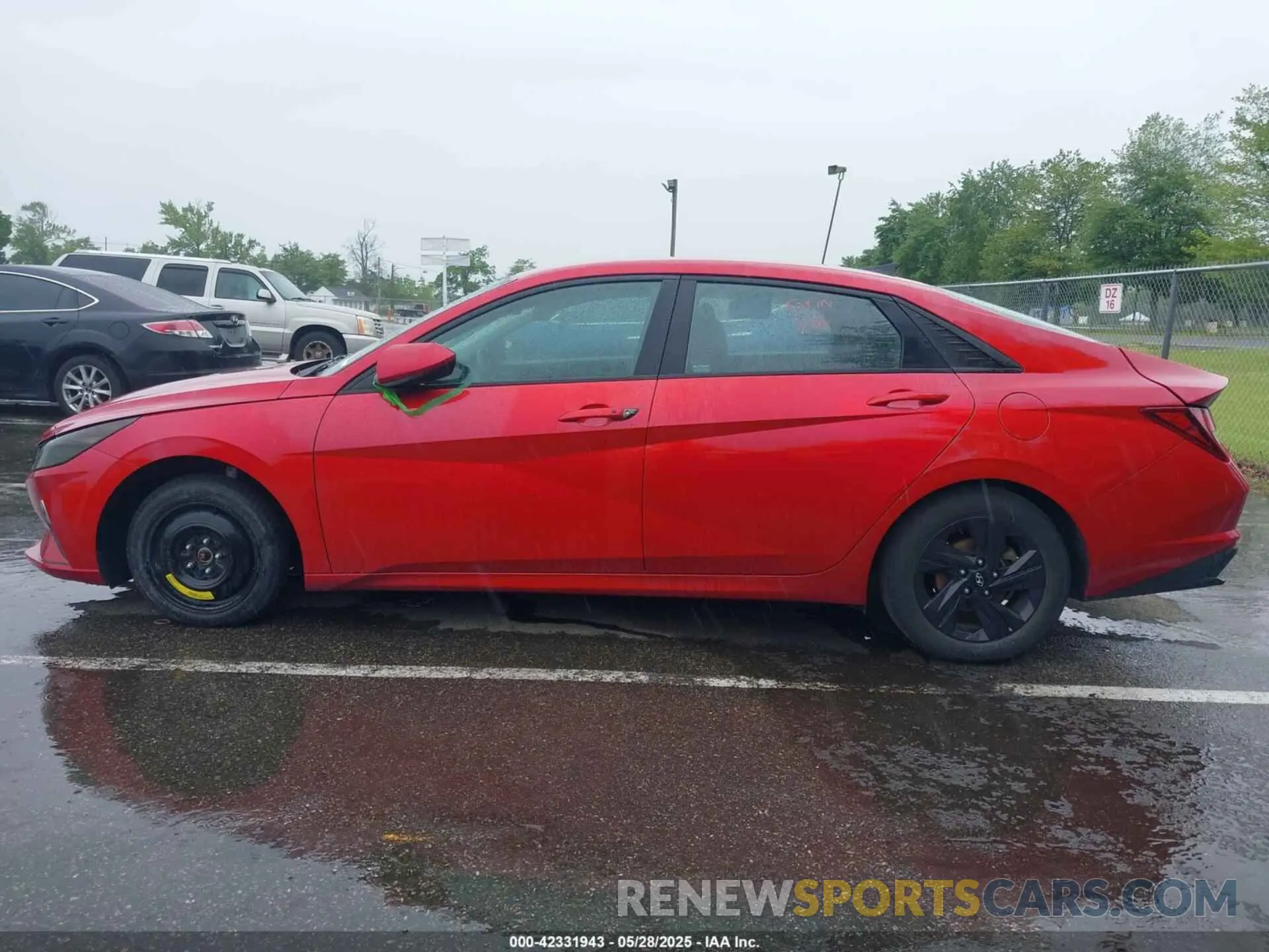 14 Photograph of a damaged car 5NPLM4AG3MH010356 HYUNDAI ELANTRA 2021
