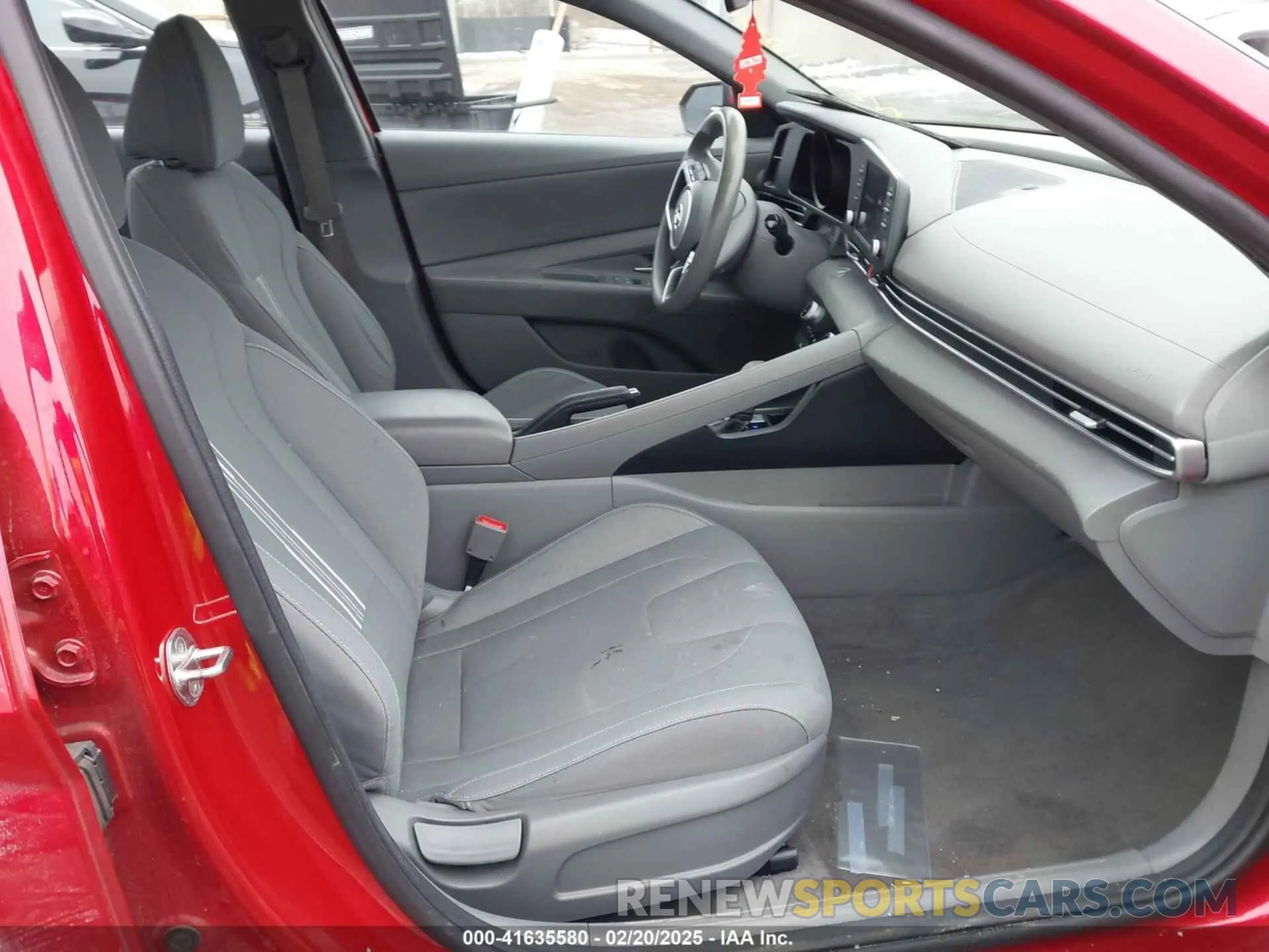 5 Photograph of a damaged car 5NPLM4AG3MH021194 HYUNDAI ELANTRA 2021