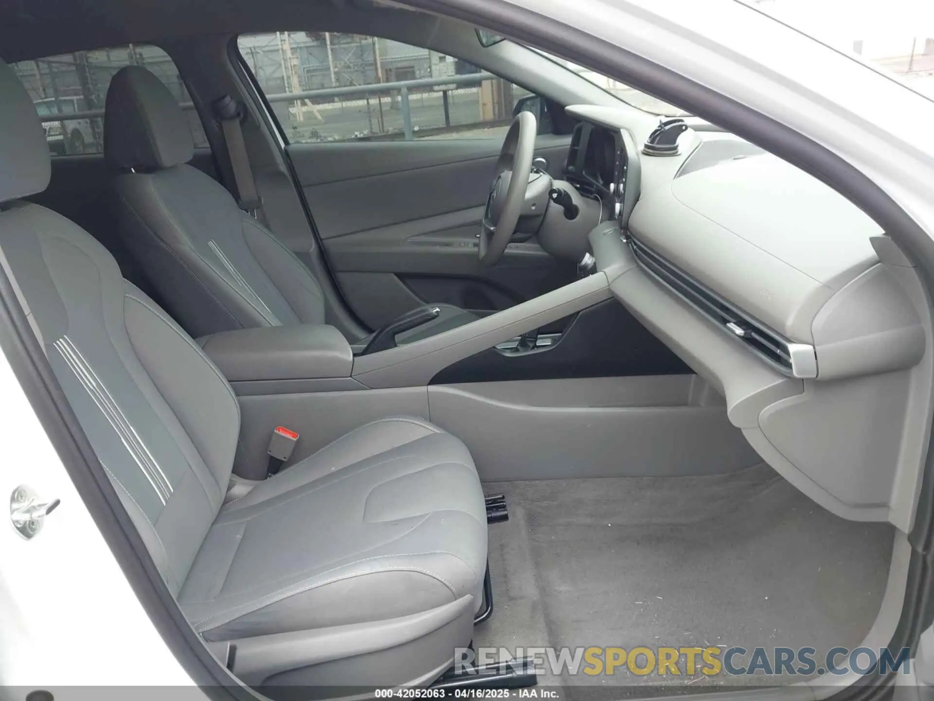 5 Photograph of a damaged car 5NPLM4AG3MH023706 HYUNDAI ELANTRA 2021