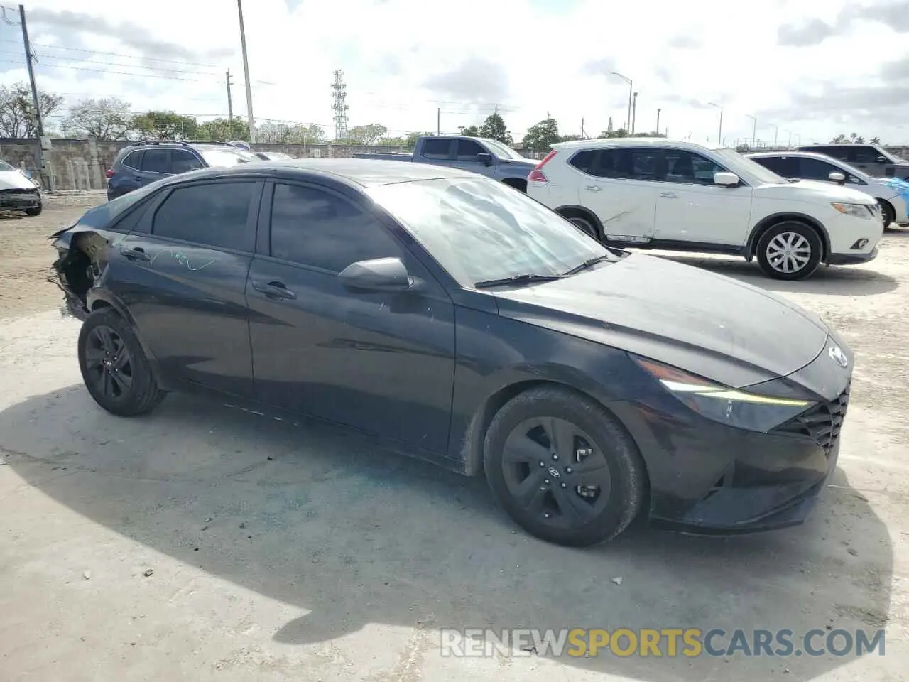 4 Photograph of a damaged car 5NPLM4AG3MH027917 HYUNDAI ELANTRA 2021