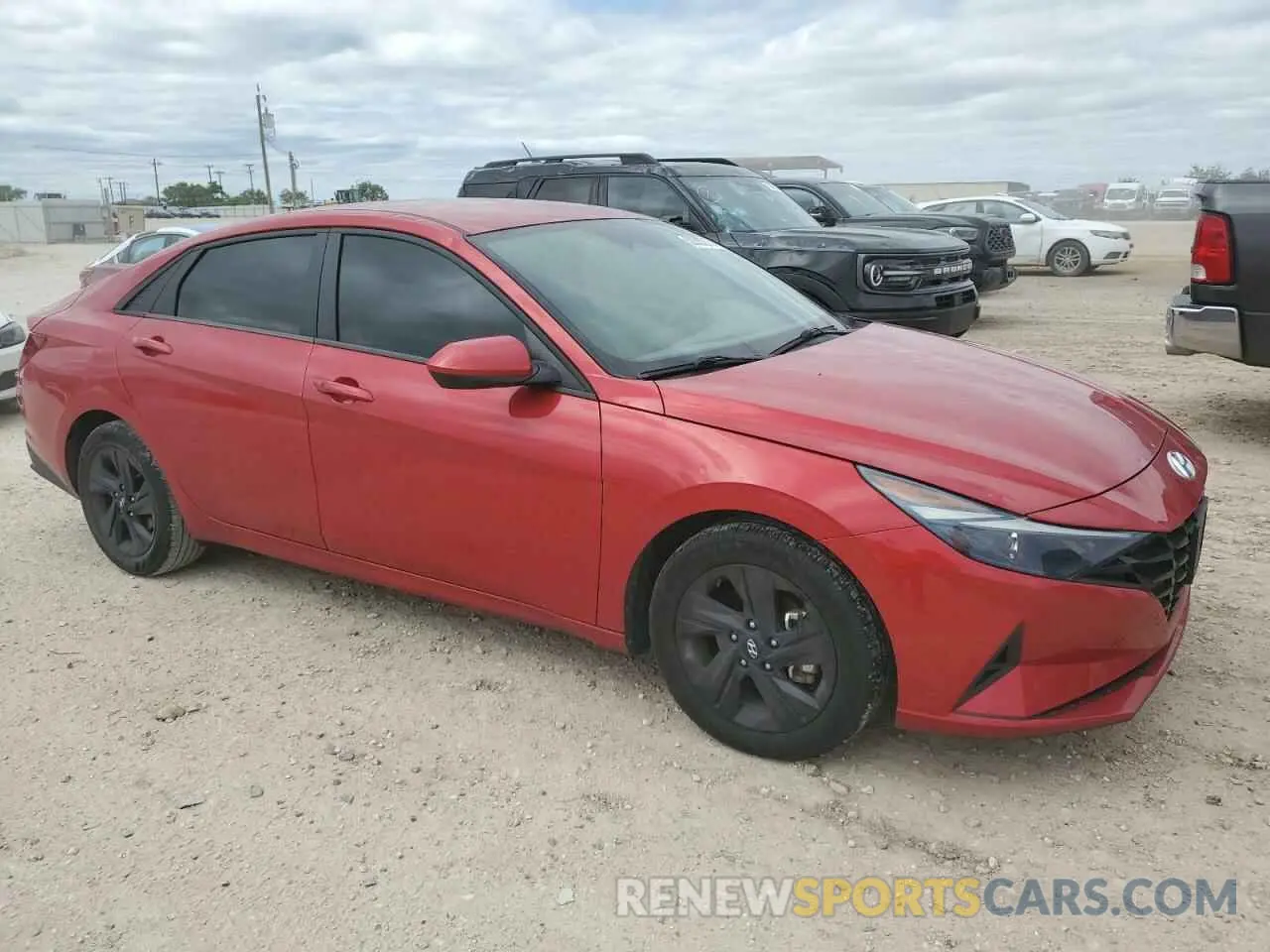 4 Photograph of a damaged car 5NPLM4AG3MH046130 HYUNDAI ELANTRA 2021