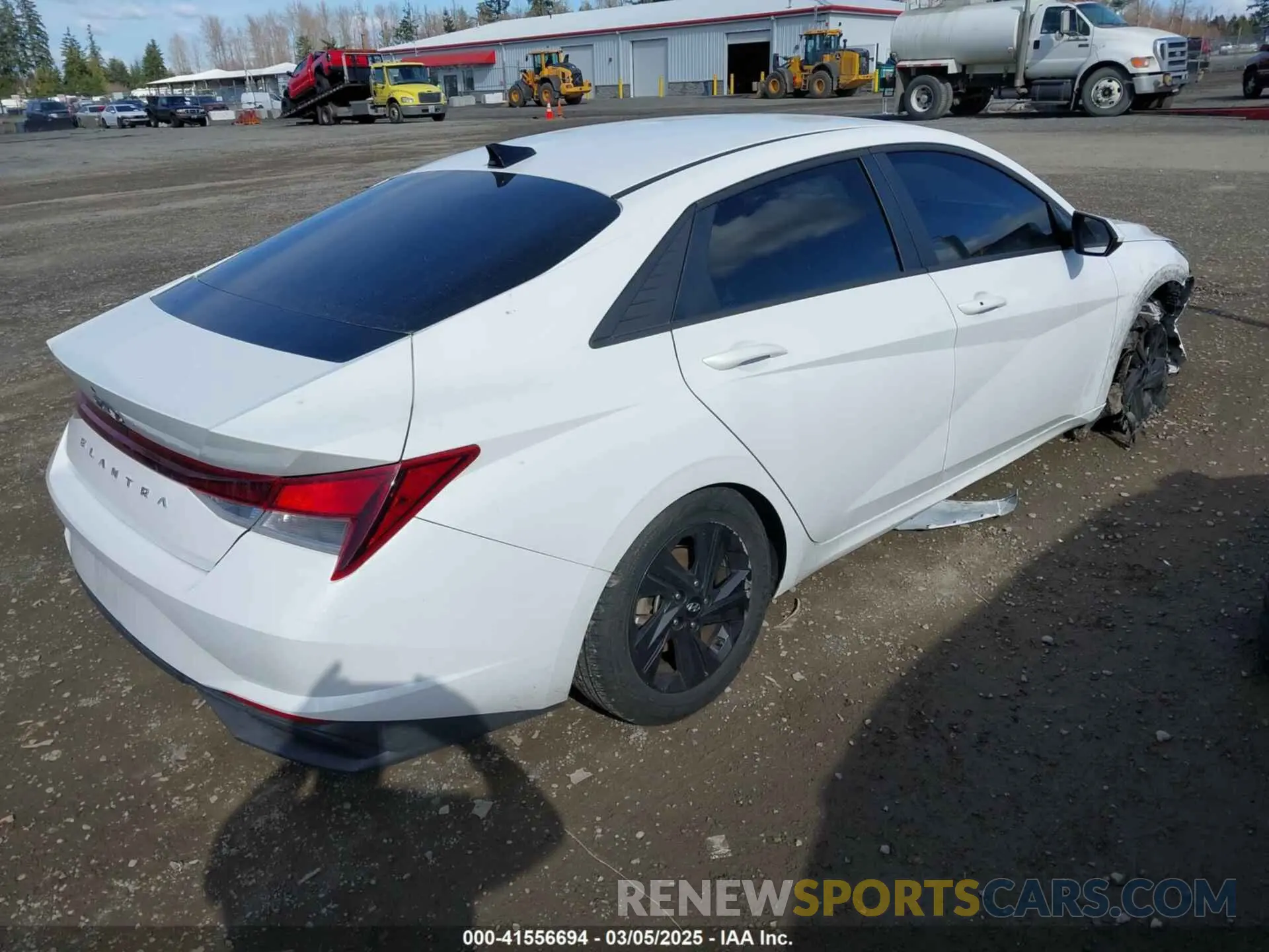 4 Photograph of a damaged car 5NPLM4AG4MH003268 HYUNDAI ELANTRA 2021
