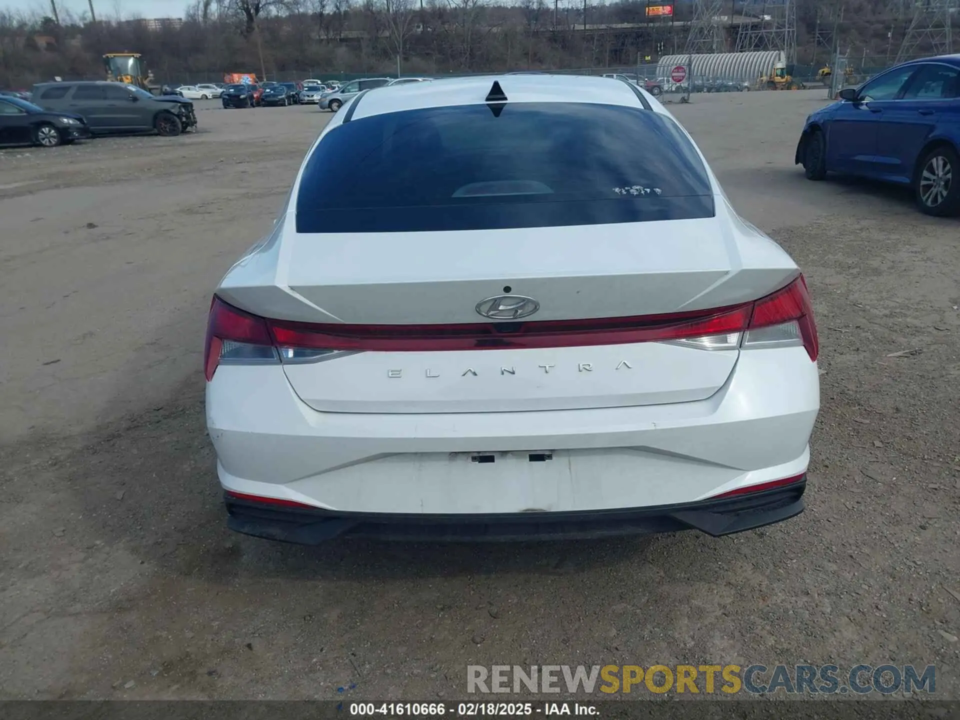 17 Photograph of a damaged car 5NPLM4AG4MH004808 HYUNDAI ELANTRA 2021