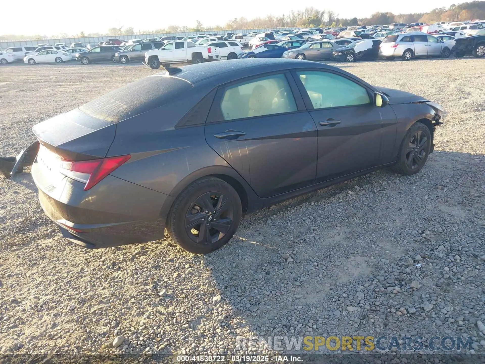 4 Photograph of a damaged car 5NPLM4AG4MH008356 HYUNDAI ELANTRA 2021