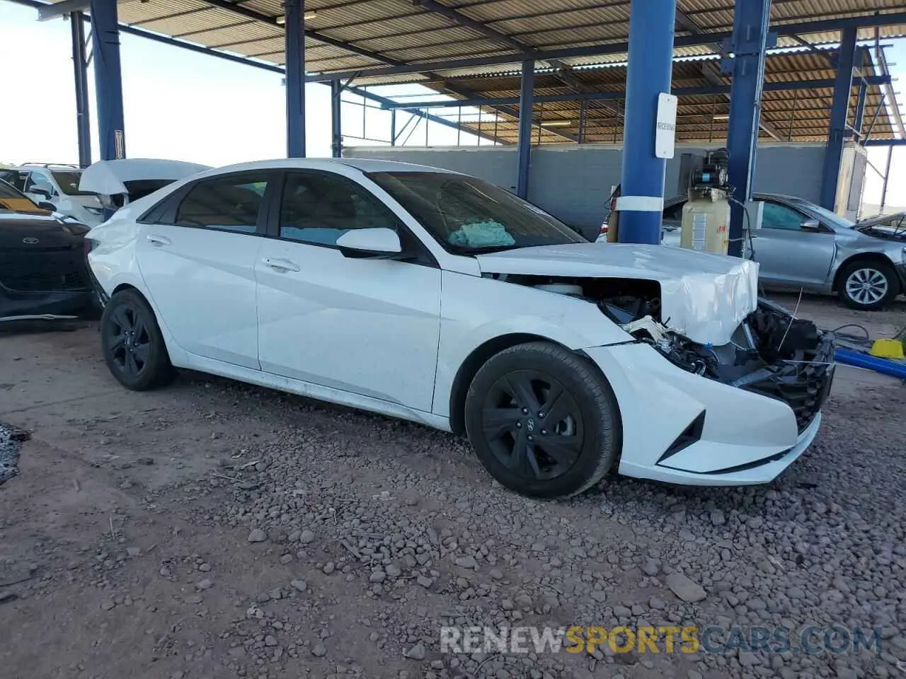 4 Photograph of a damaged car 5NPLM4AG4MH022595 HYUNDAI ELANTRA 2021