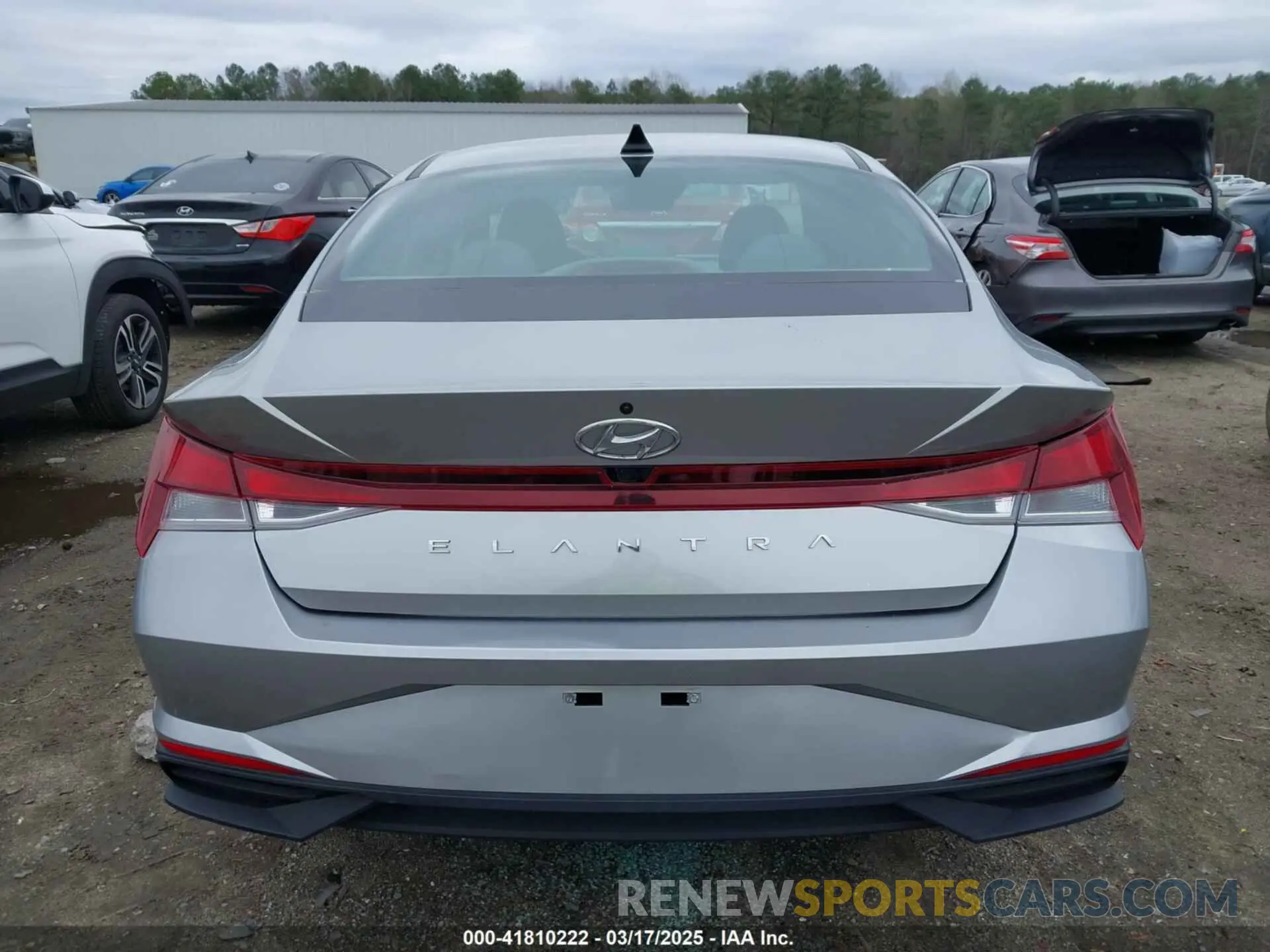 17 Photograph of a damaged car 5NPLM4AG4MH046086 HYUNDAI ELANTRA 2021