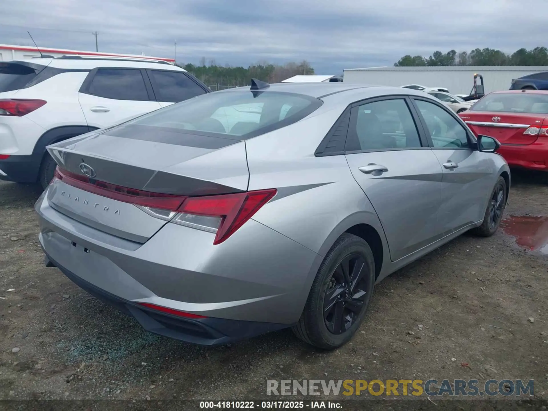 4 Photograph of a damaged car 5NPLM4AG4MH046086 HYUNDAI ELANTRA 2021