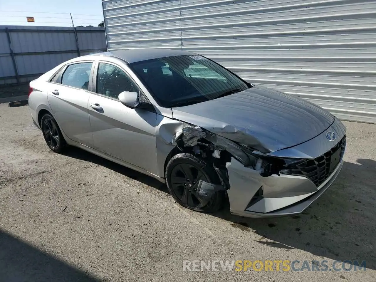 4 Photograph of a damaged car 5NPLM4AG4MH048923 HYUNDAI ELANTRA 2021