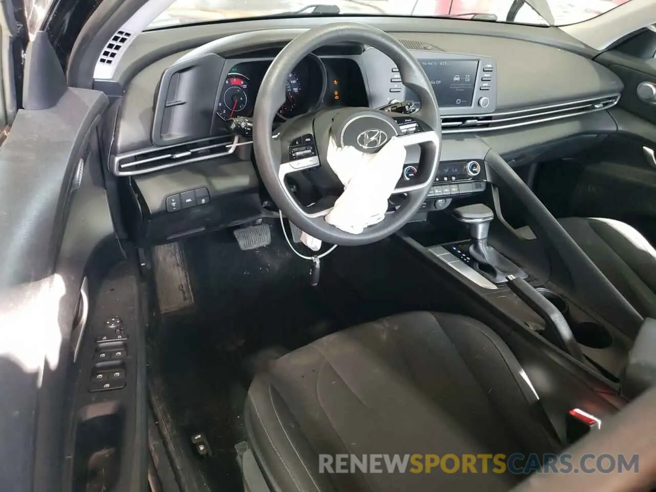 8 Photograph of a damaged car 5NPLM4AG5MH001724 HYUNDAI ELANTRA 2021